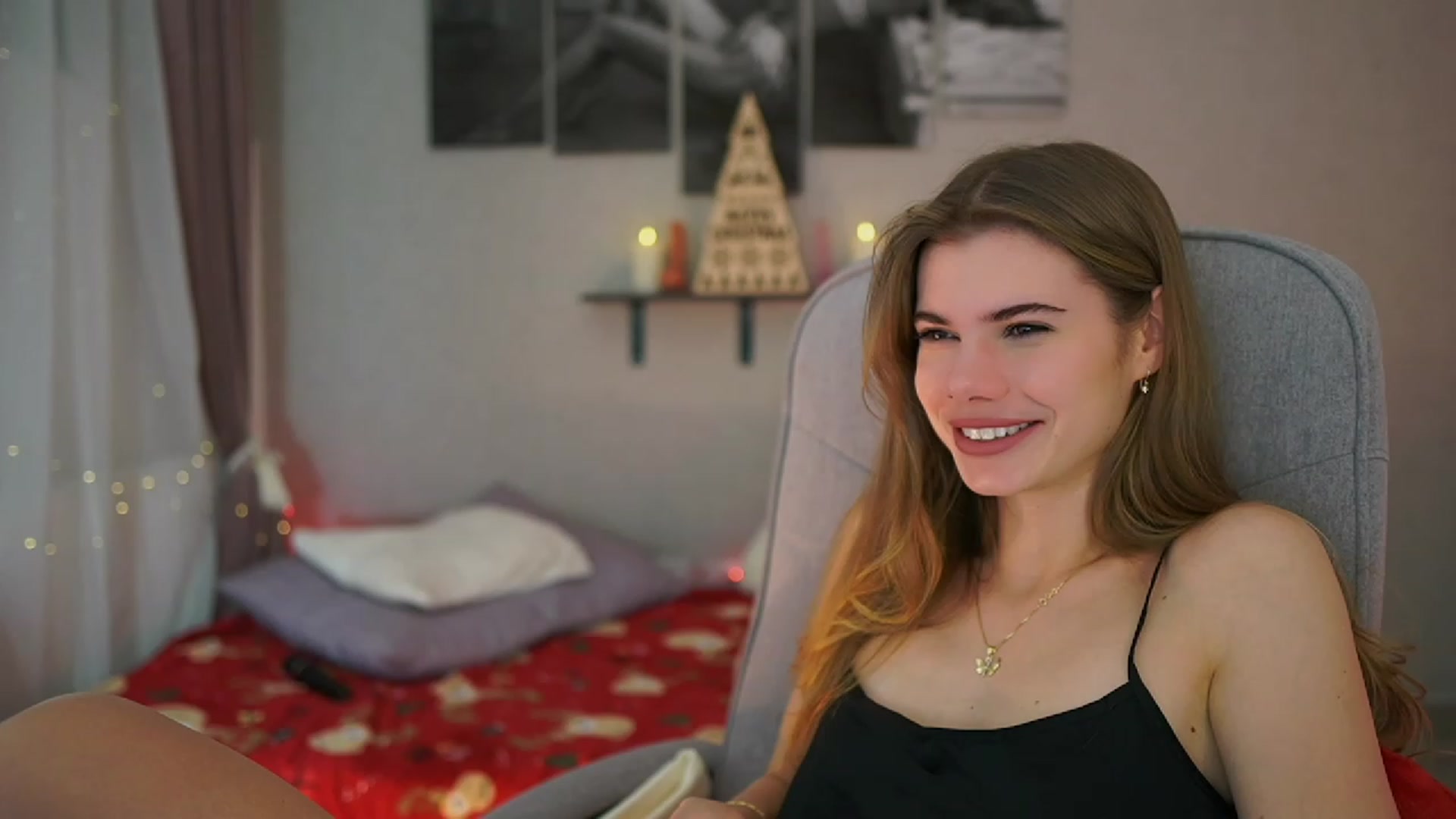 Gallery image thumbnail from RileyReid_18's myfreecams stream on, 12/06/2023, 16:12 image 14 of 20
