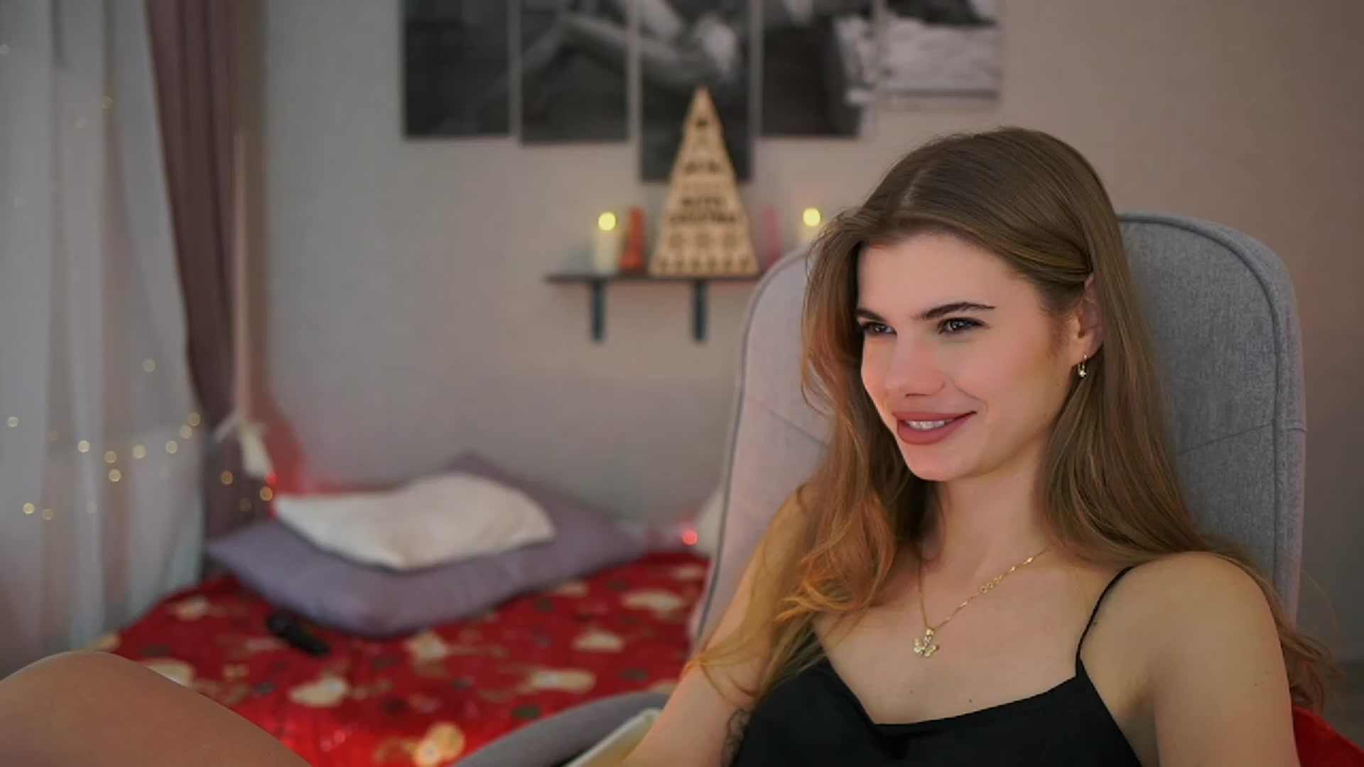 Gallery image thumbnail from RileyReid_18's myfreecams stream on, 12/06/2023, 16:12 image 15 of 20