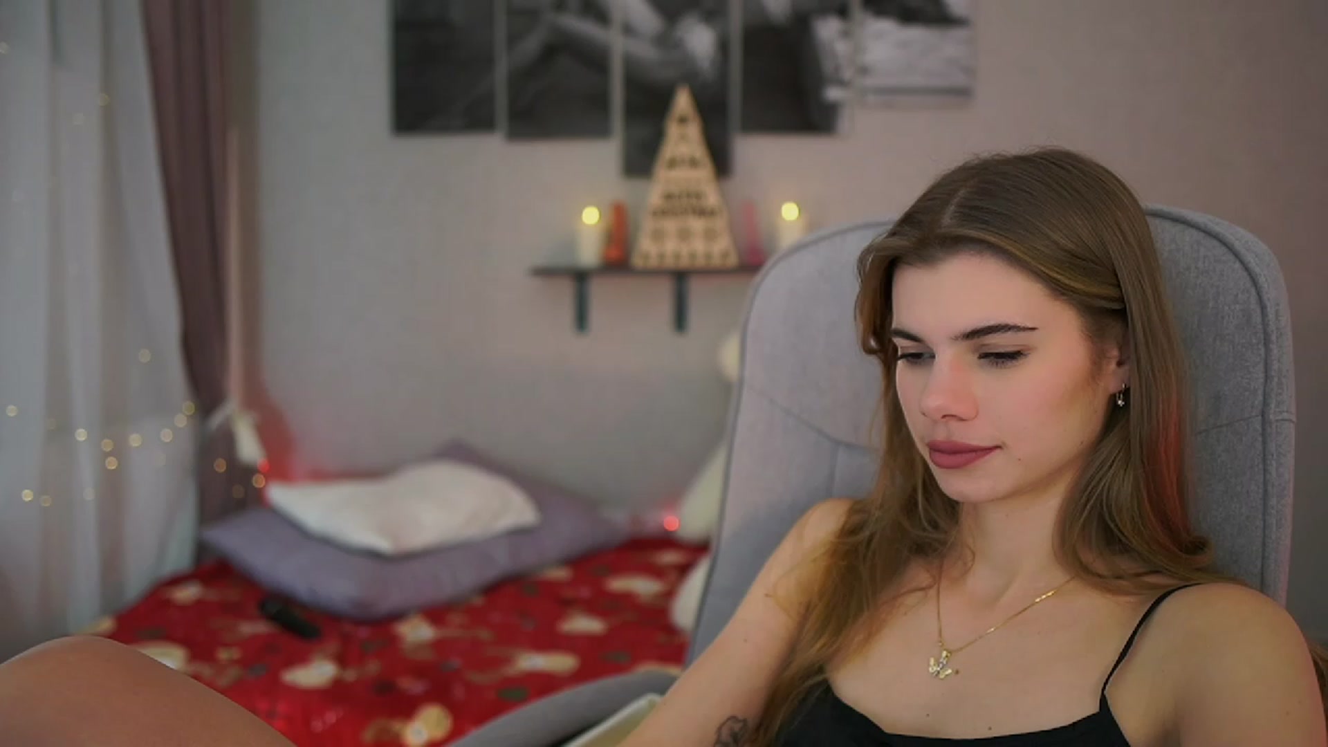 Gallery image thumbnail from RileyReid_18's myfreecams stream on, 12/06/2023, 16:32 image 16 of 20