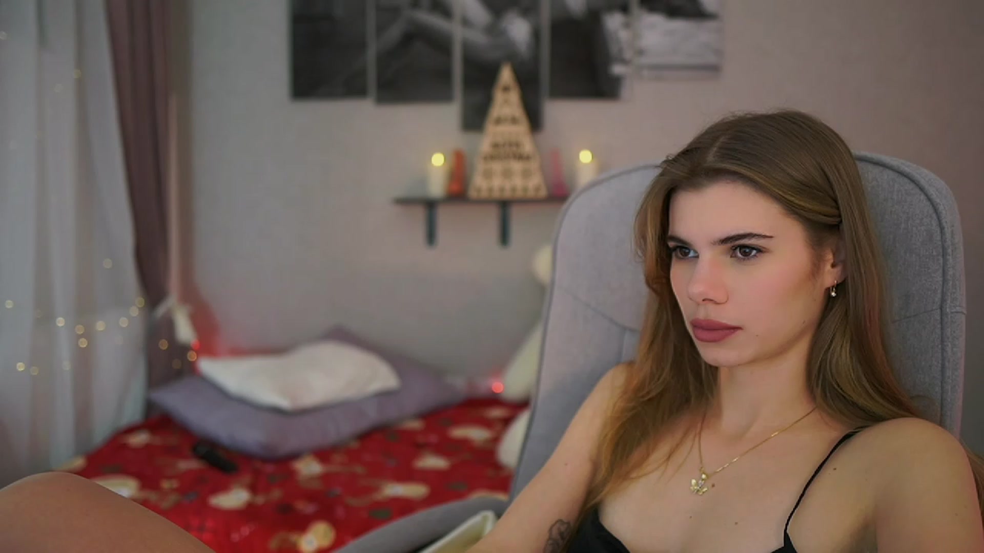 Gallery image thumbnail from RileyReid_18's myfreecams stream on, 12/06/2023, 16:32 image 8 of 20