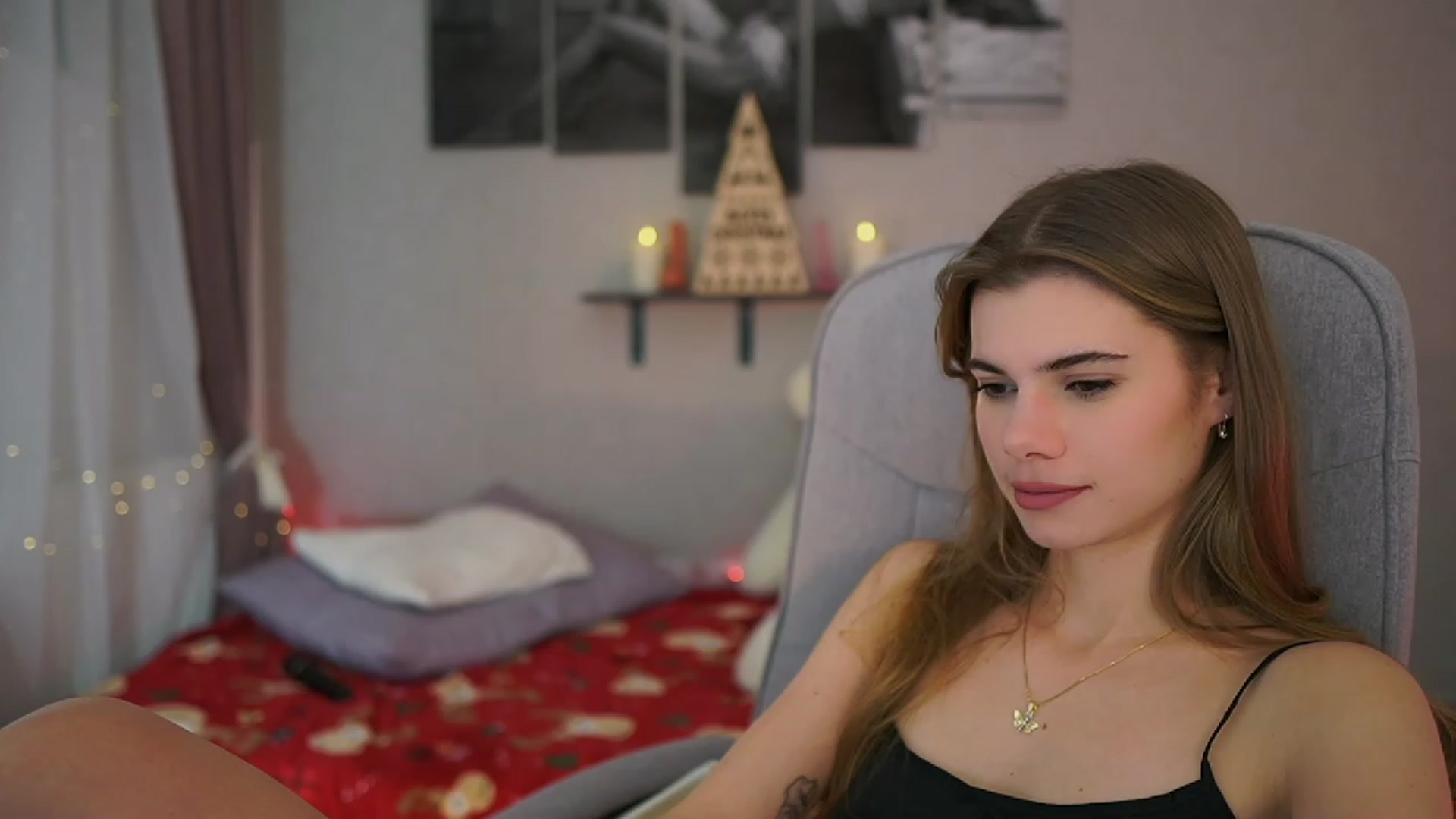 Gallery image thumbnail from RileyReid_18's myfreecams stream on, 12/06/2023, 16:32 image 15 of 20