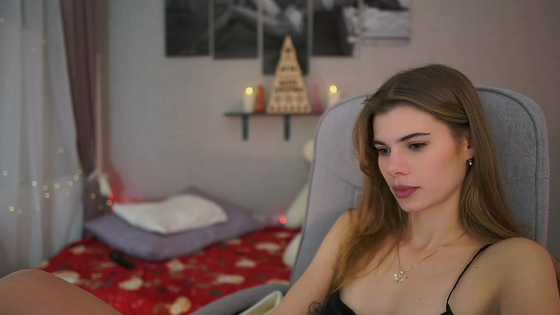 Gallery image thumbnail from RileyReid_18's myfreecams stream on, 12/06/2023, 16:32 image 9 of 20