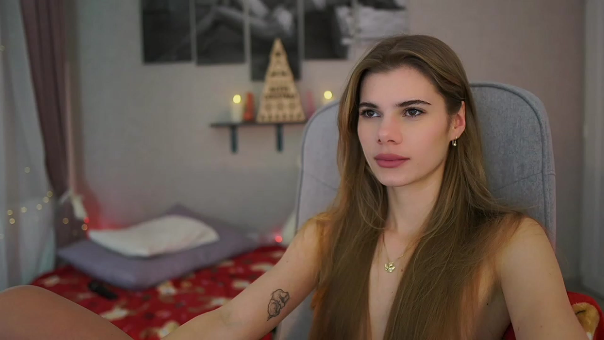 Gallery image thumbnail from RileyReid_18's myfreecams stream on, 12/06/2023, 17:43 image 11 of 20