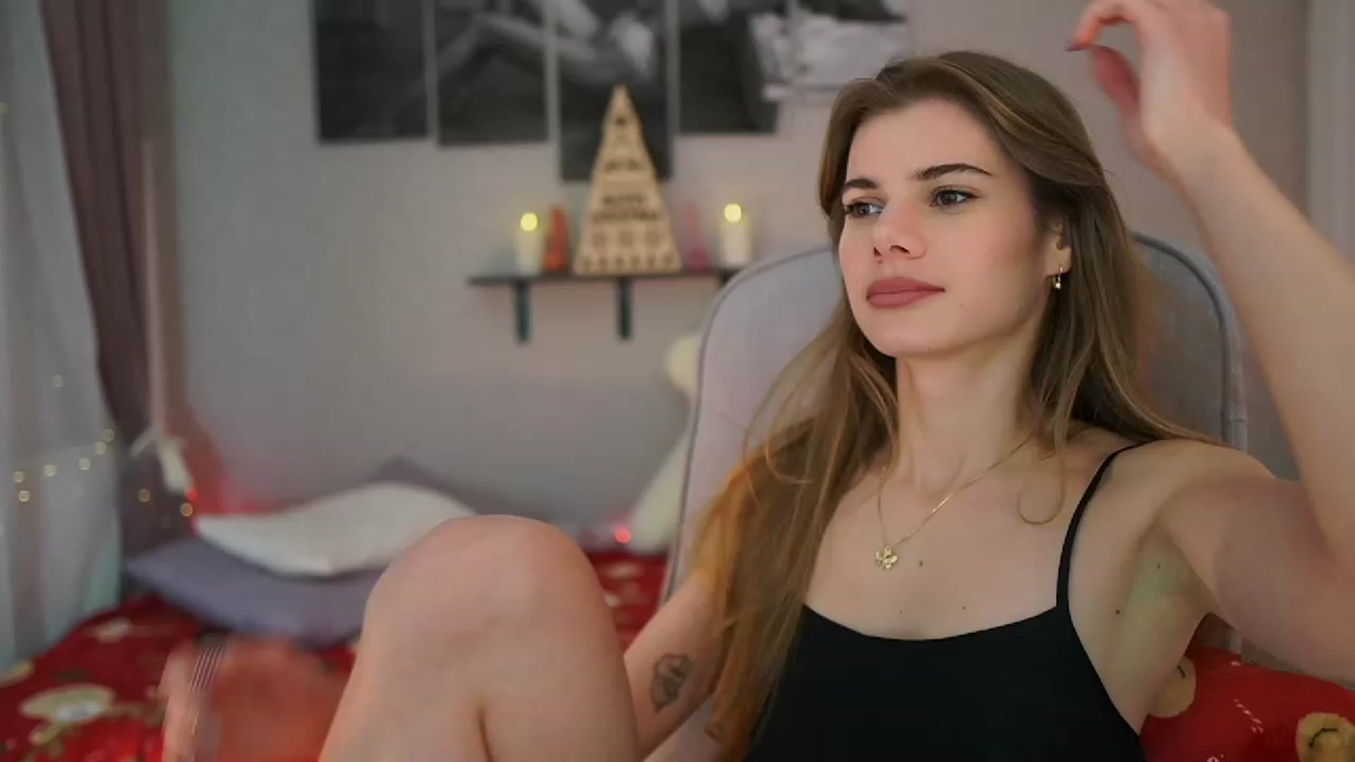 Gallery image thumbnail from RileyReid_18's myfreecams stream on, 12/06/2023, 17:43 image 15 of 20