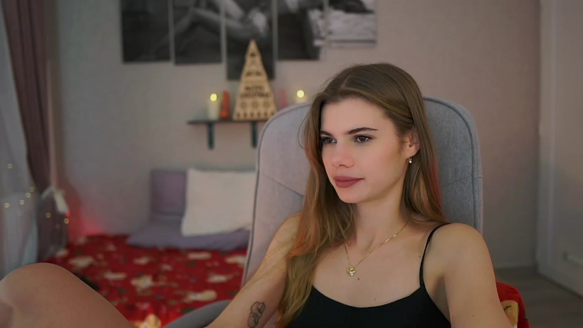 Gallery image thumbnail from RileyReid_18's myfreecams stream on, 12/06/2023, 18:15 image 2 of 20