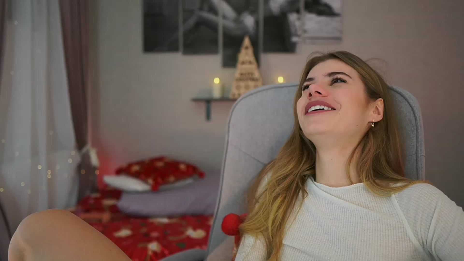 Gallery image thumbnail from RileyReid_18's myfreecams stream on, 12/07/2023, 19:03 image 15 of 20