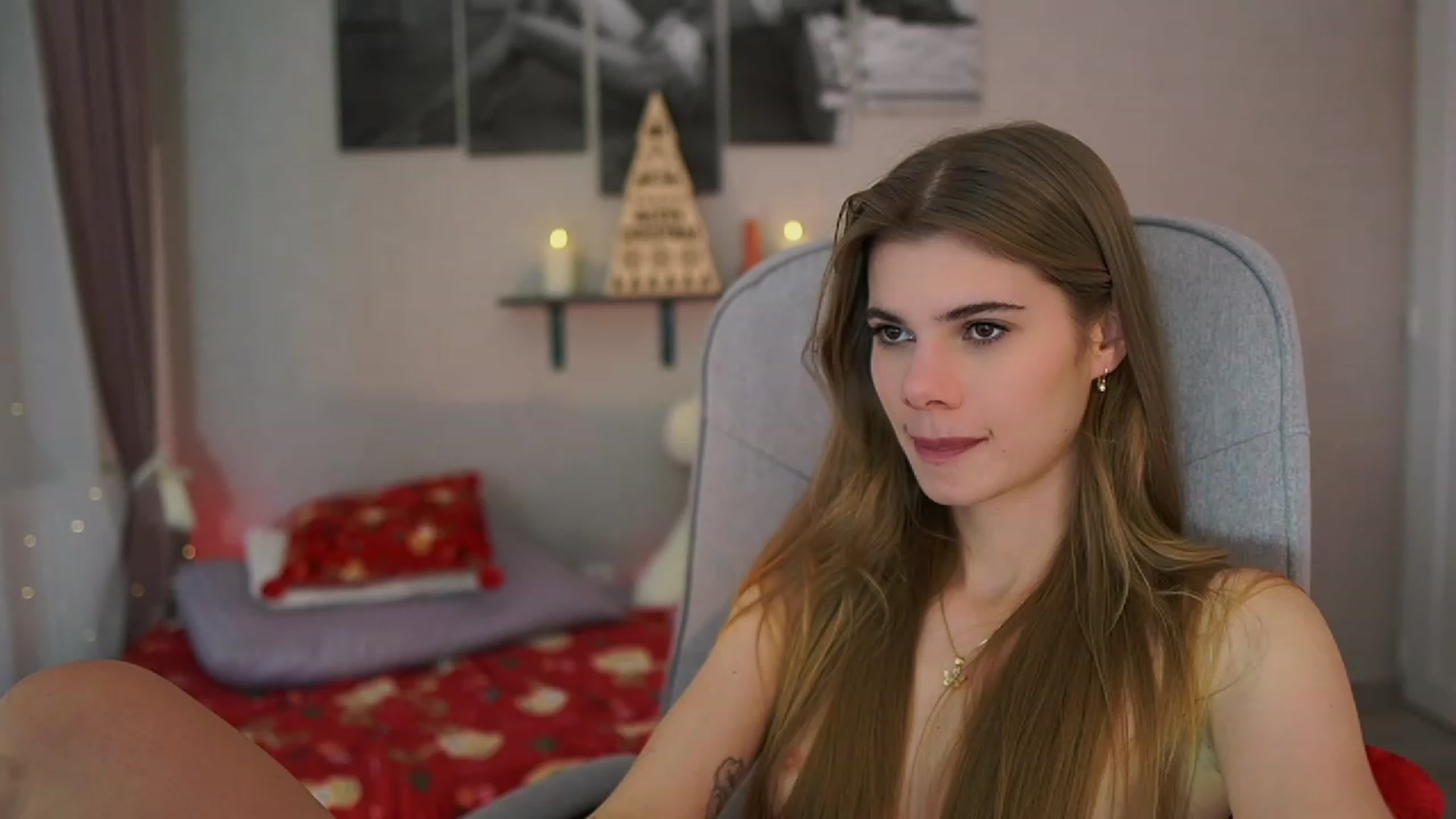 Gallery image thumbnail from RileyReid_18's myfreecams stream on, 12/10/2023, 24:10 image 16 of 20