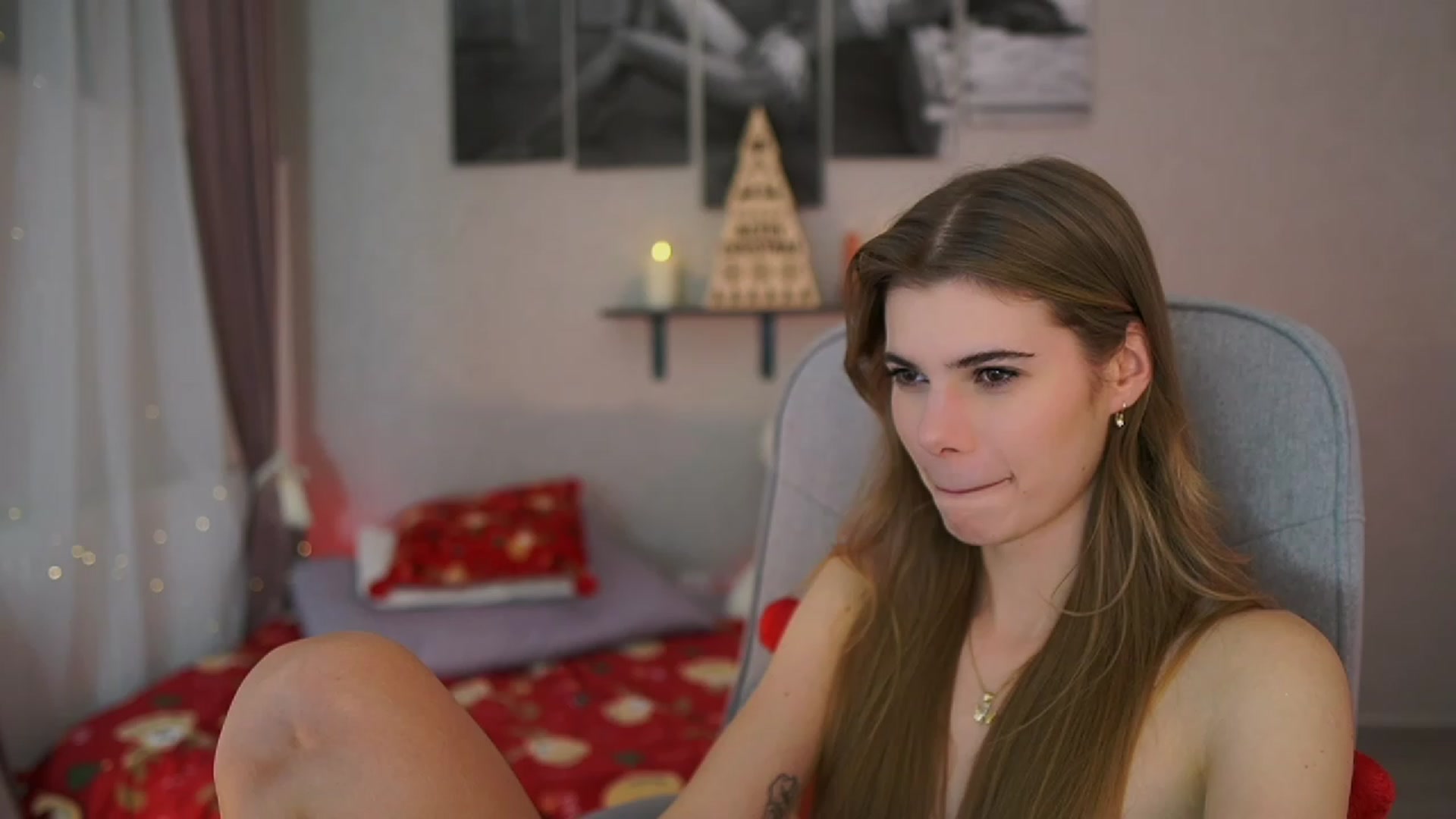 Gallery image thumbnail from RileyReid_18's myfreecams stream on, 12/10/2023, 24:10 image 2 of 20