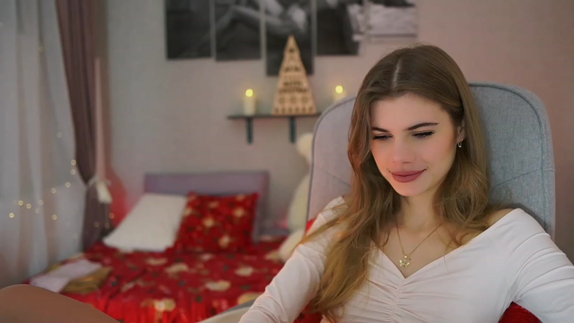 Gallery image thumbnail from RileyReid_18's myfreecams stream on, 12/10/2023, 14:30 image 5 of 20
