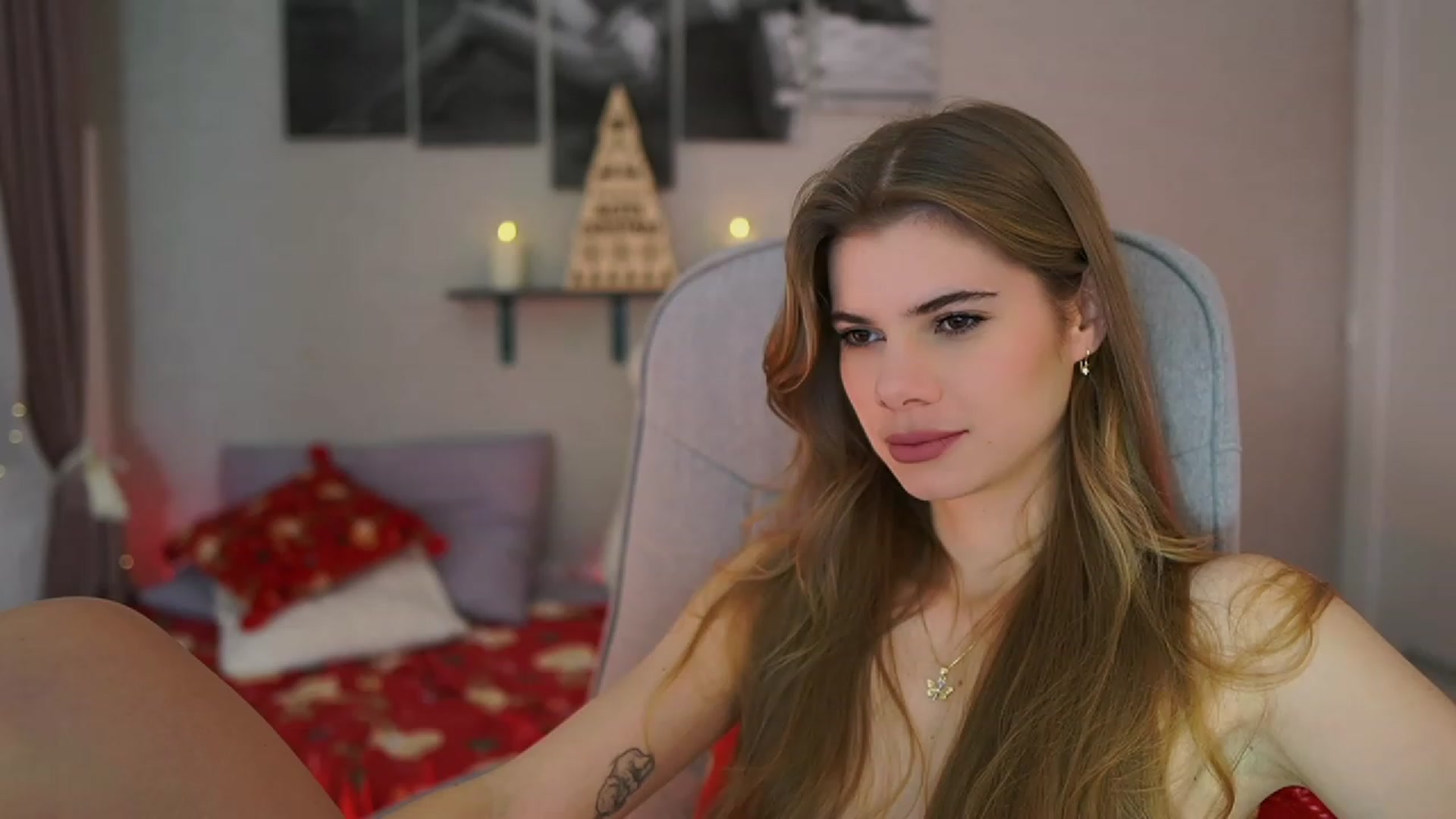 Gallery image thumbnail from RileyReid_18's myfreecams stream on, 12/10/2023, 15:41 image 15 of 20