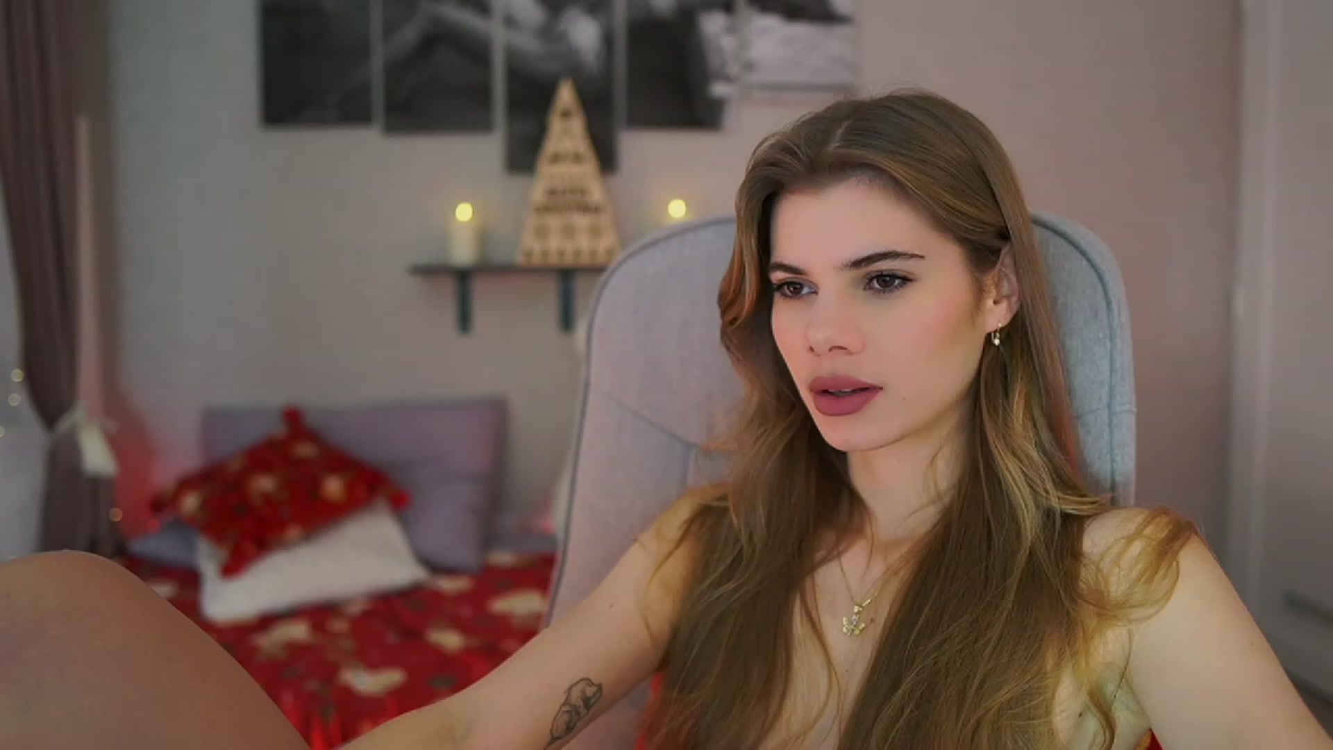 Gallery image thumbnail from RileyReid_18's myfreecams stream on, 12/10/2023, 15:41 image 14 of 20