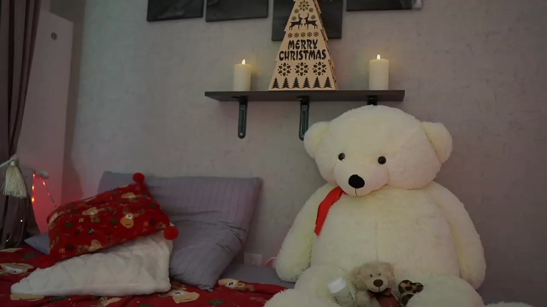 Gallery image thumbnail from RileyReid_18's myfreecams stream on, 12/10/2023, 16:05 image 7 of 20
