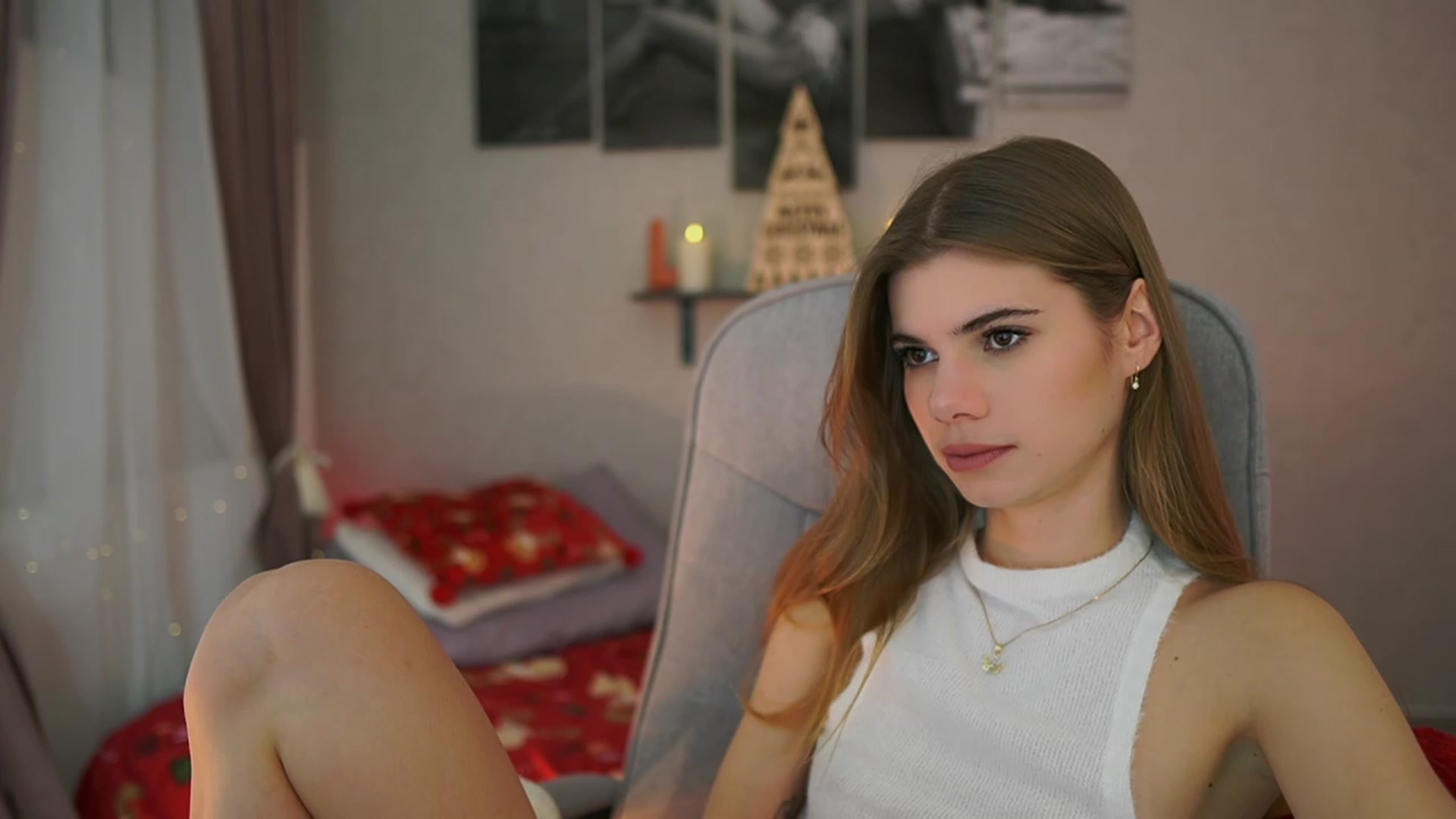 Gallery image thumbnail from RileyReid_18's myfreecams stream on, 12/12/2023, 17:07 image 19 of 20