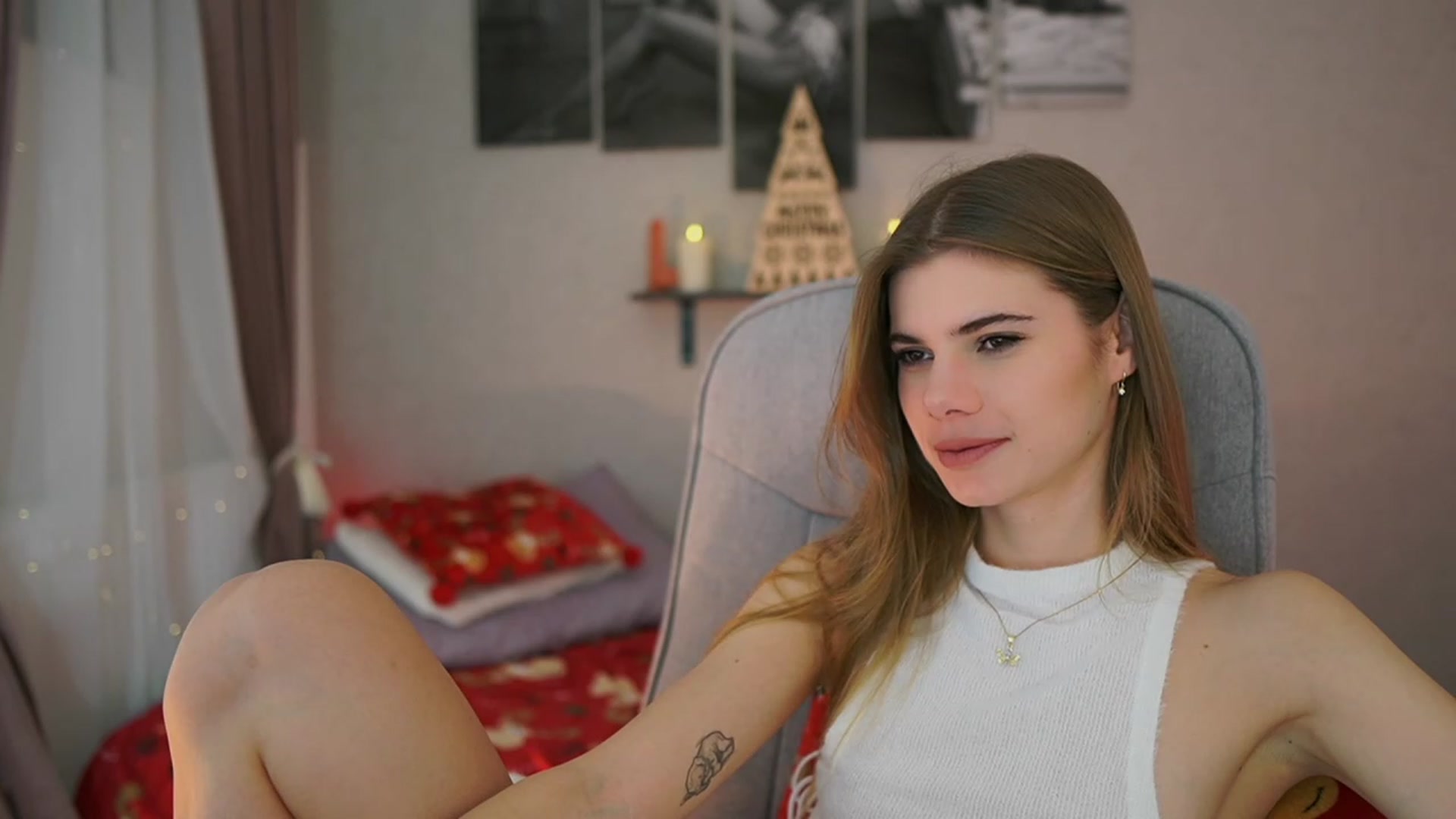 Gallery image thumbnail from RileyReid_18's myfreecams stream on, 12/12/2023, 17:07 image 18 of 20