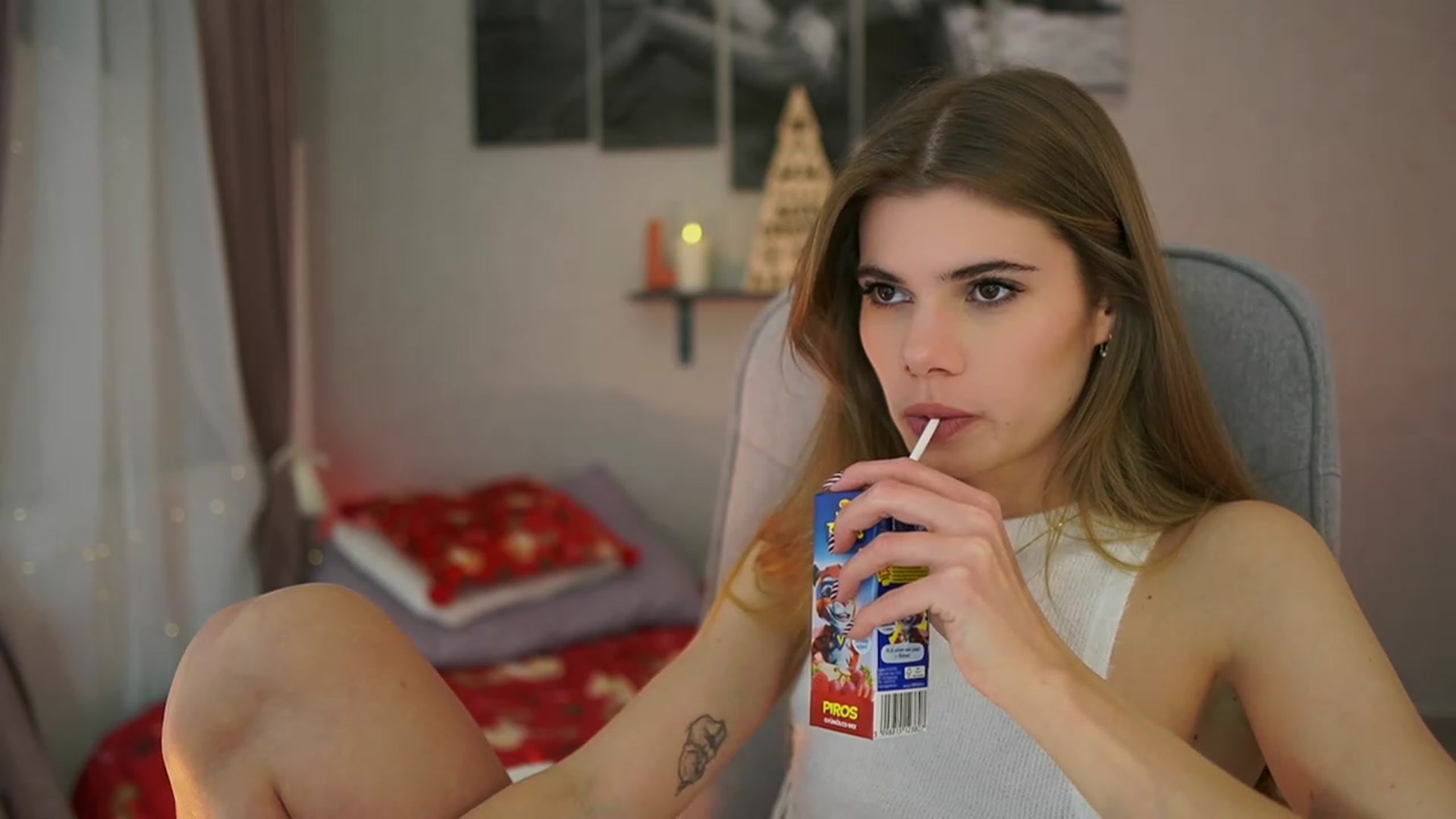 Gallery image thumbnail from RileyReid_18's myfreecams stream on, 12/12/2023, 17:07 image 15 of 20