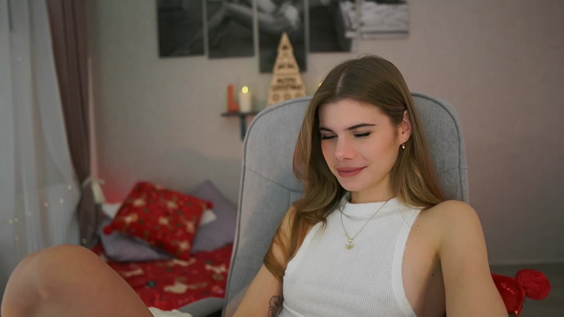 Gallery image thumbnail from RileyReid_18's myfreecams stream on, 12/12/2023, 19:10 image 17 of 20