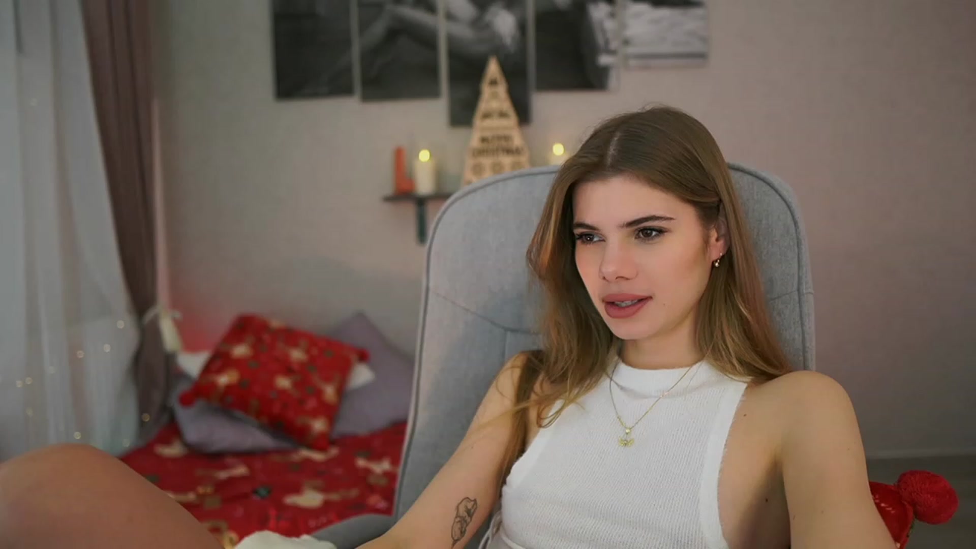 Gallery image thumbnail from RileyReid_18's myfreecams stream on, 12/12/2023, 19:10 image 19 of 20