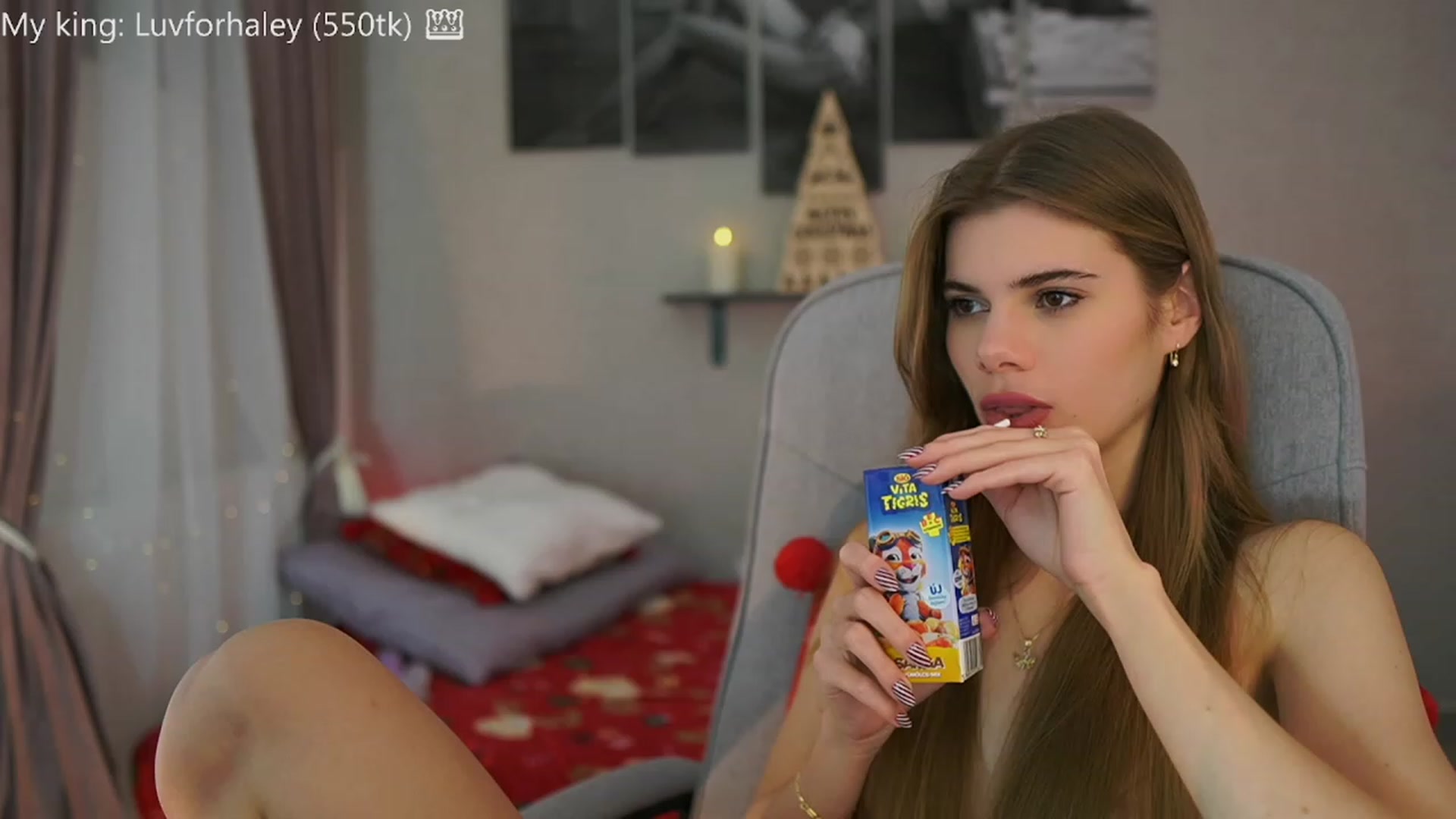 Gallery image thumbnail from RileyReid_18's myfreecams stream on, 12/14/2023, 17:19 image 16 of 20