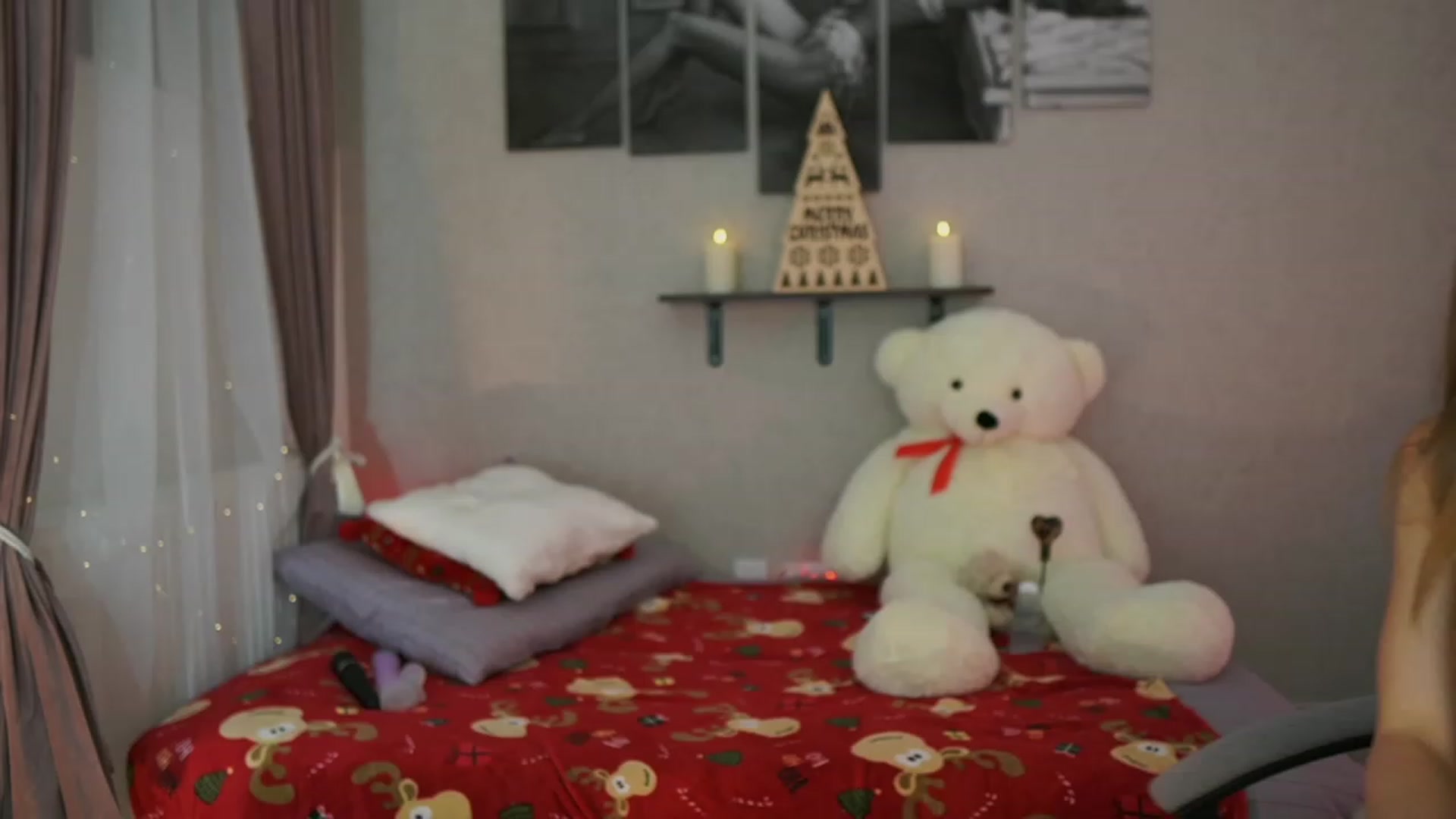 Gallery image thumbnail from RileyReid_18's myfreecams stream on, 12/14/2023, 17:19 image 19 of 20