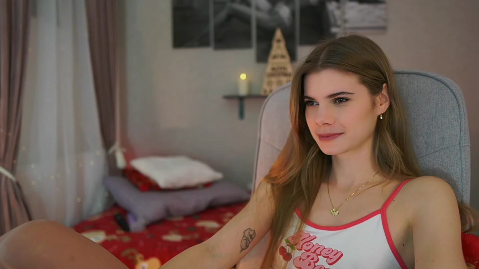 Gallery image thumbnail from RileyReid_18's myfreecams stream on, 12/14/2023, 18:59 image 8 of 20