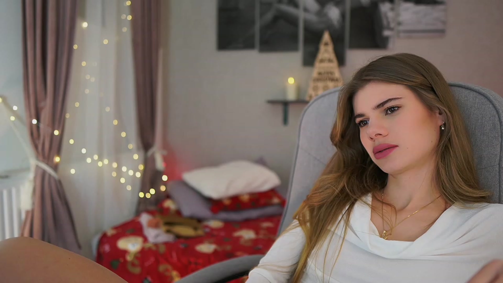 Gallery image thumbnail from RileyReid_18's myfreecams stream on, 12/19/2023, 16:04 image 10 of 20