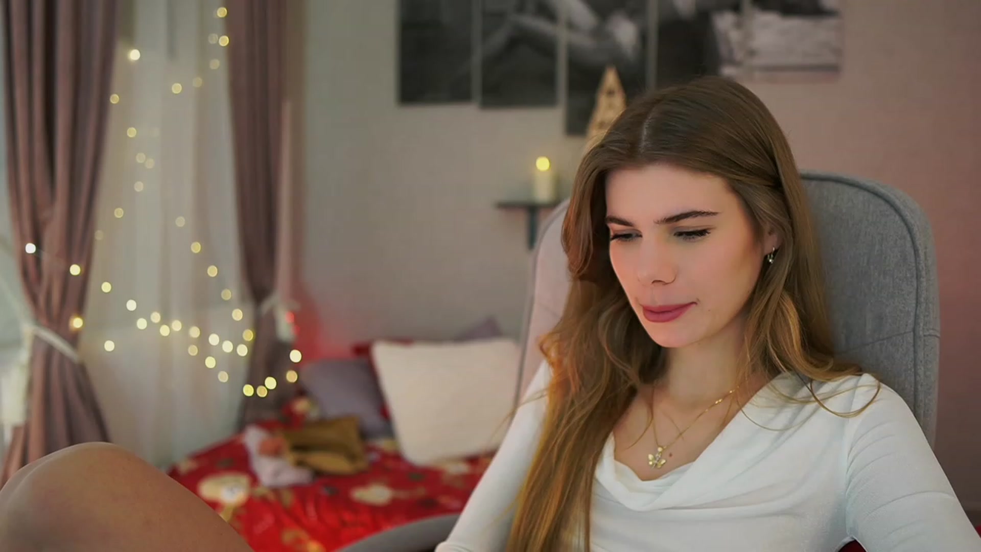 Gallery image thumbnail from RileyReid_18's myfreecams stream on, 12/19/2023, 16:04 image 6 of 20