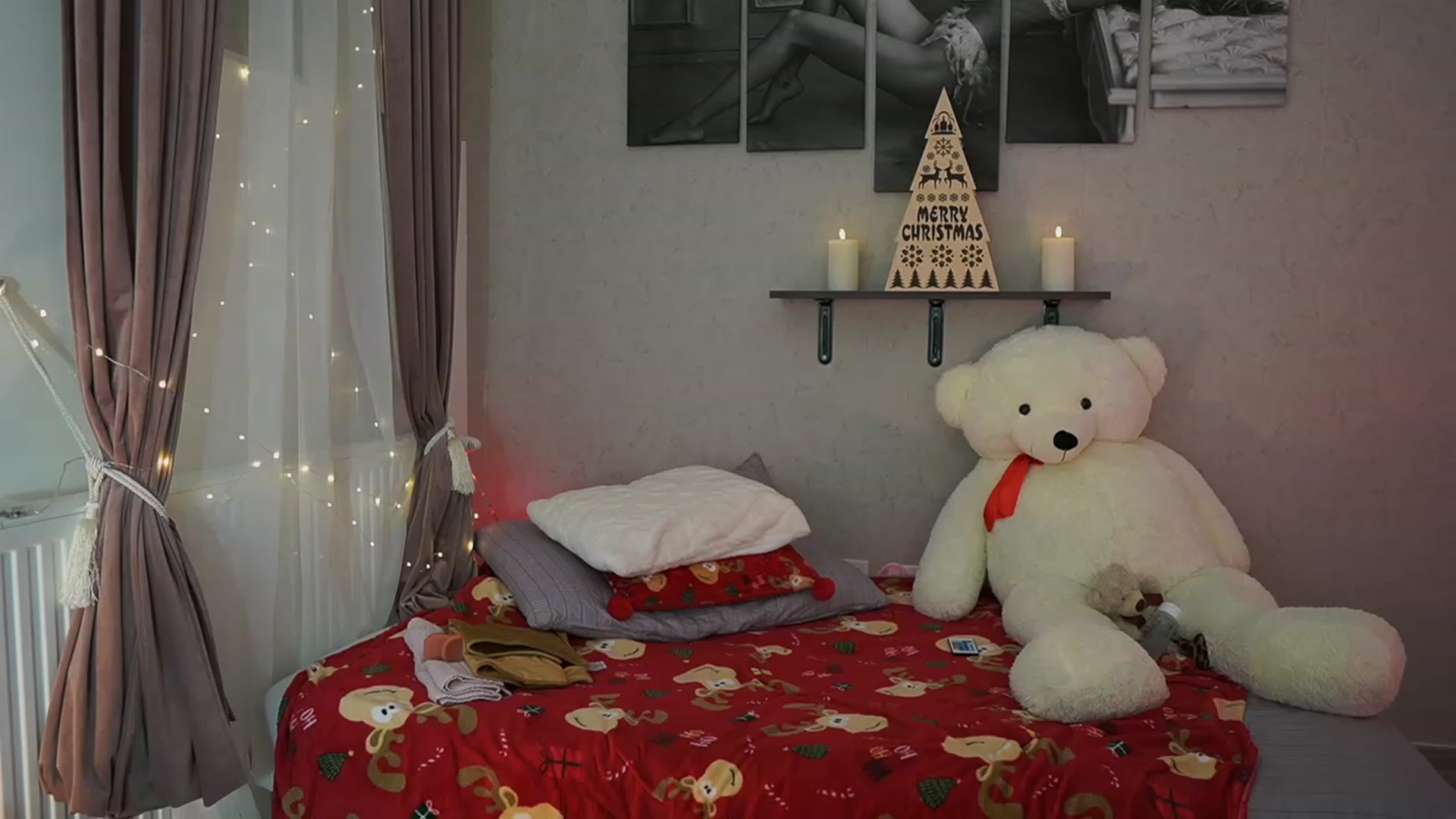 Gallery image thumbnail from RileyReid_18's myfreecams stream on, 12/19/2023, 16:04 image 11 of 20