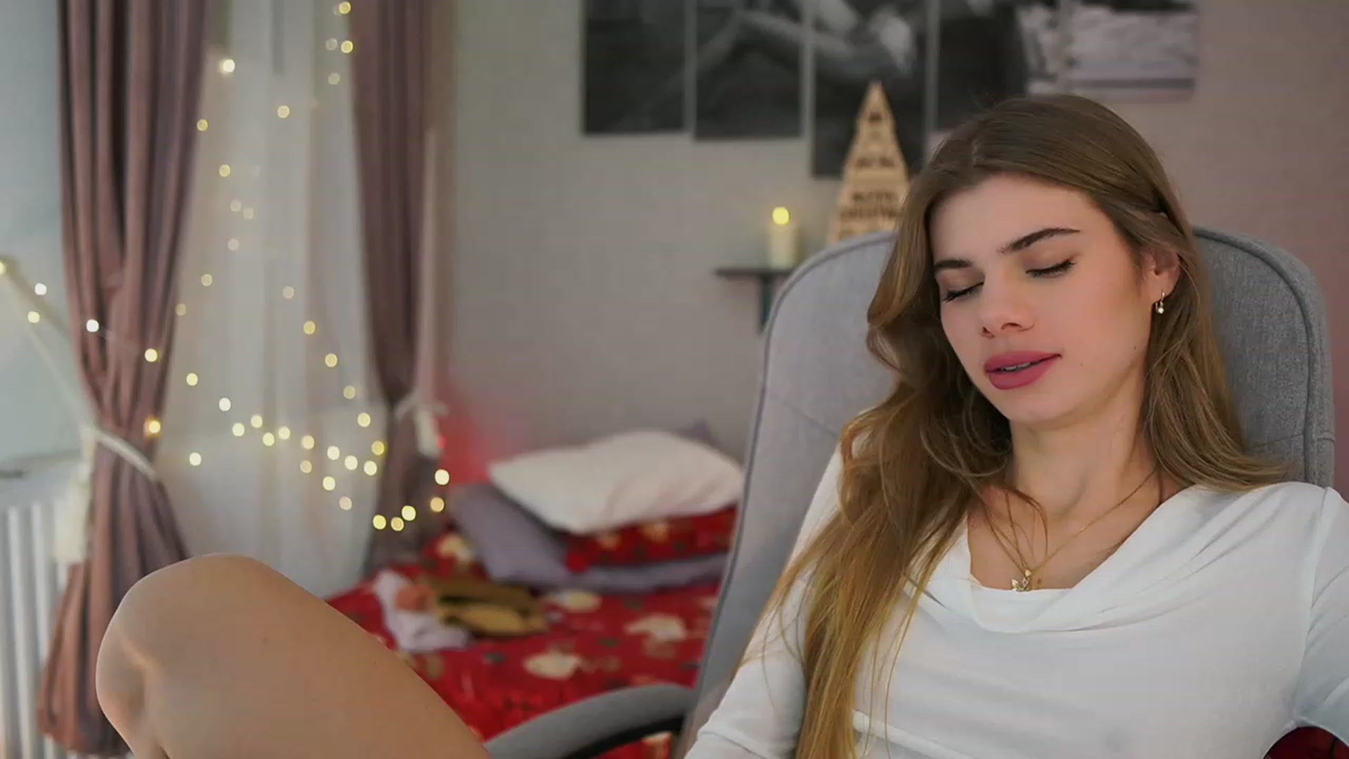 Gallery image thumbnail from RileyReid_18's myfreecams stream on, 12/19/2023, 16:04 image 9 of 20