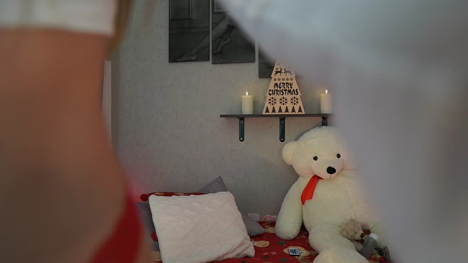 Gallery image thumbnail from RileyReid_18's myfreecams stream on, 12/19/2023, 16:04 image 7 of 20