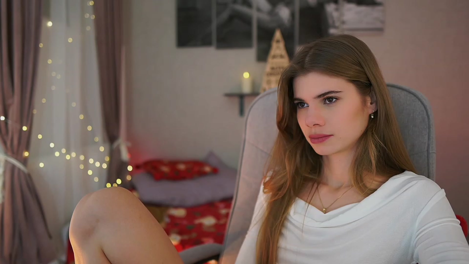 Gallery image thumbnail from RileyReid_18's myfreecams stream on, 12/19/2023, 18:27 image 6 of 20