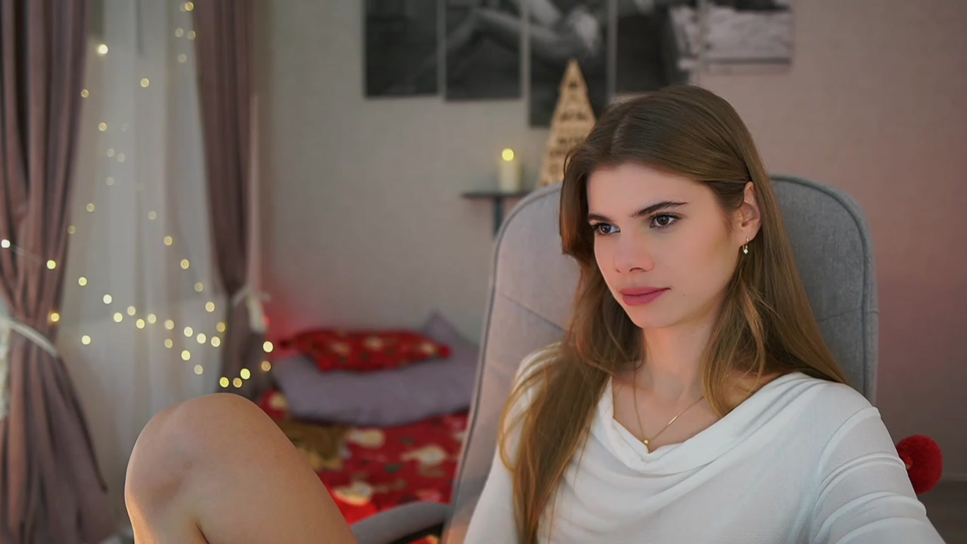 Gallery image thumbnail from RileyReid_18's myfreecams stream on, 12/19/2023, 18:27 image 9 of 20
