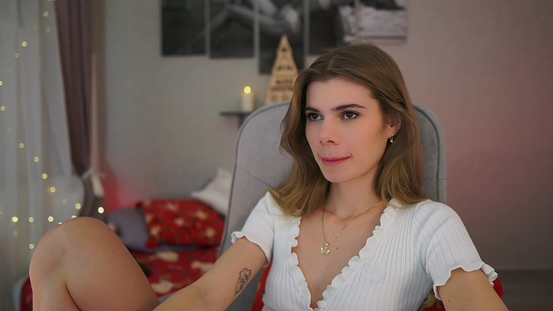 Gallery image thumbnail from RileyReid_18's myfreecams stream on, 12/20/2023, 15:36 image 12 of 20