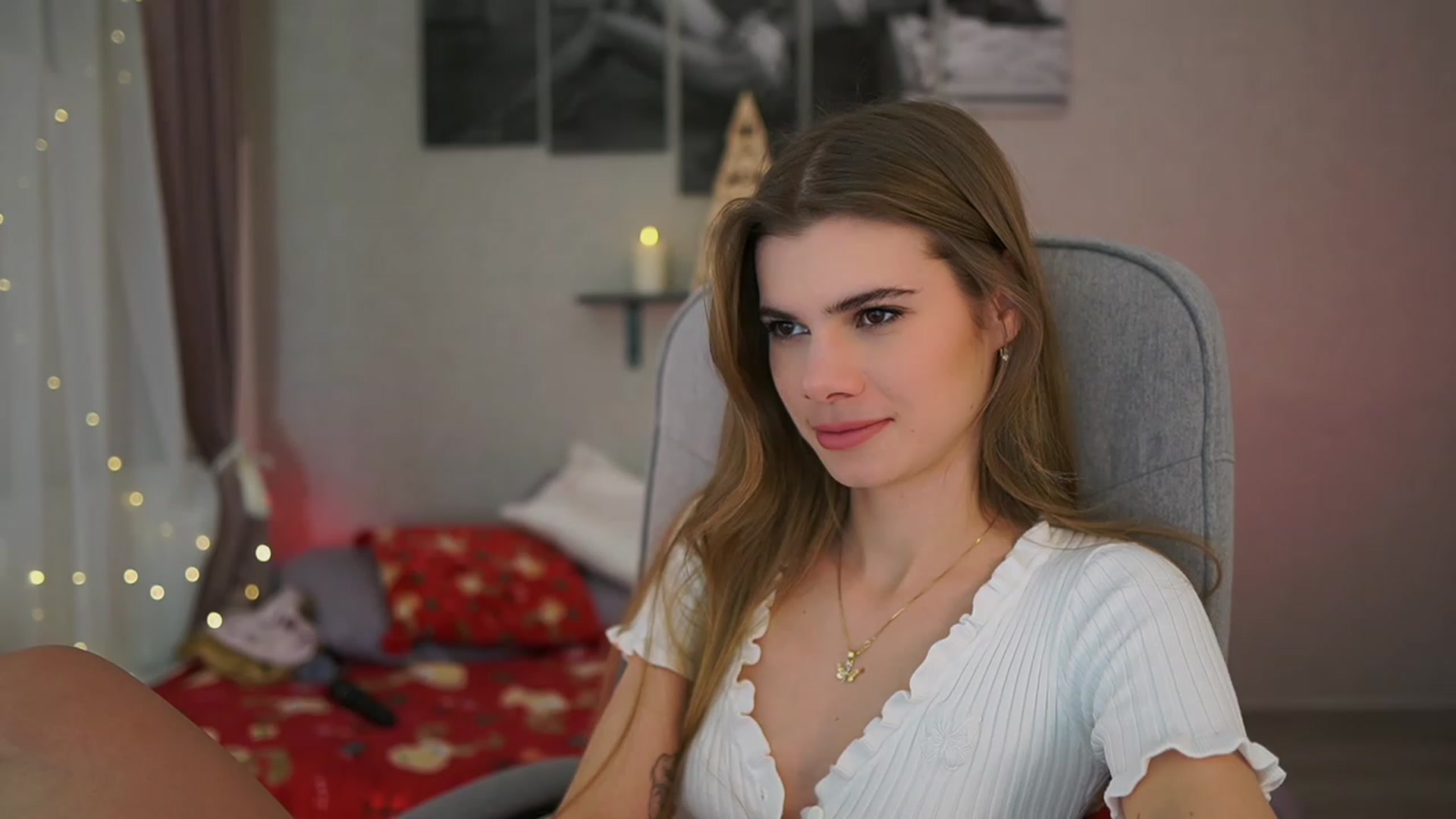 Gallery image thumbnail from RileyReid_18's myfreecams stream on, 12/20/2023, 15:36 image 7 of 20