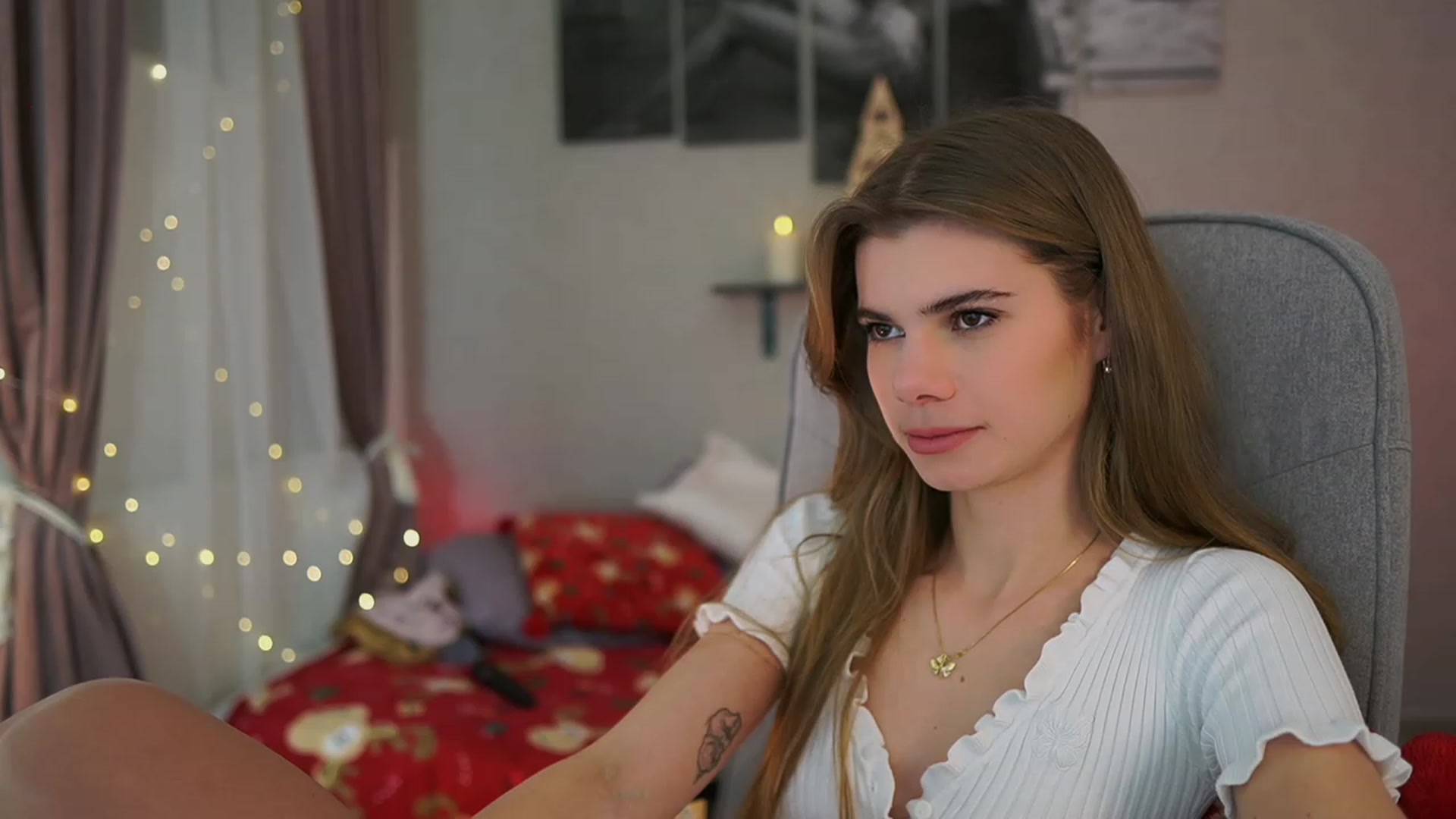 Gallery image thumbnail from RileyReid_18's myfreecams stream on, 12/20/2023, 15:36 image 1 of 20