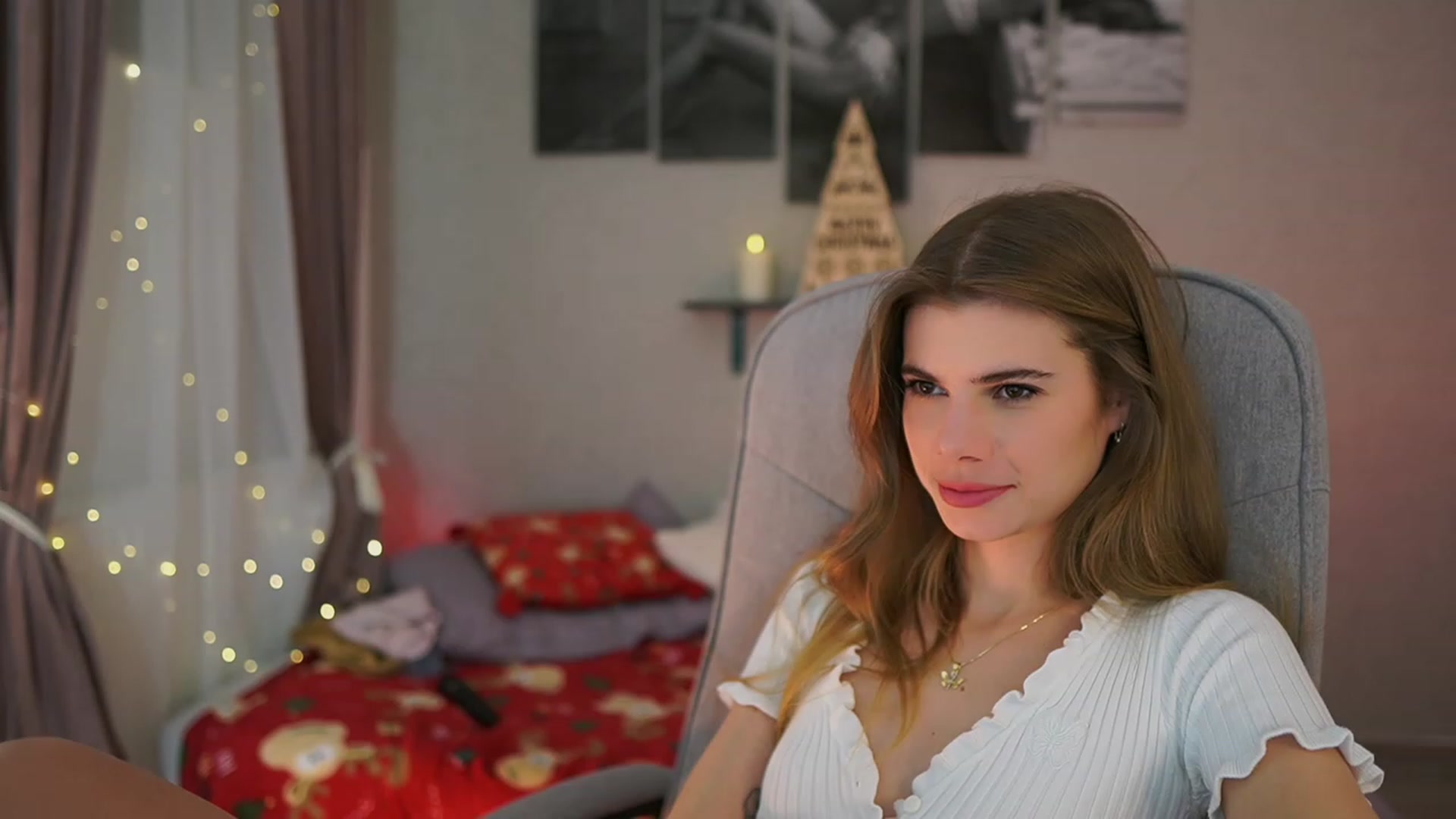 Gallery image thumbnail from RileyReid_18's myfreecams stream on, 12/20/2023, 16:18 image 4 of 20