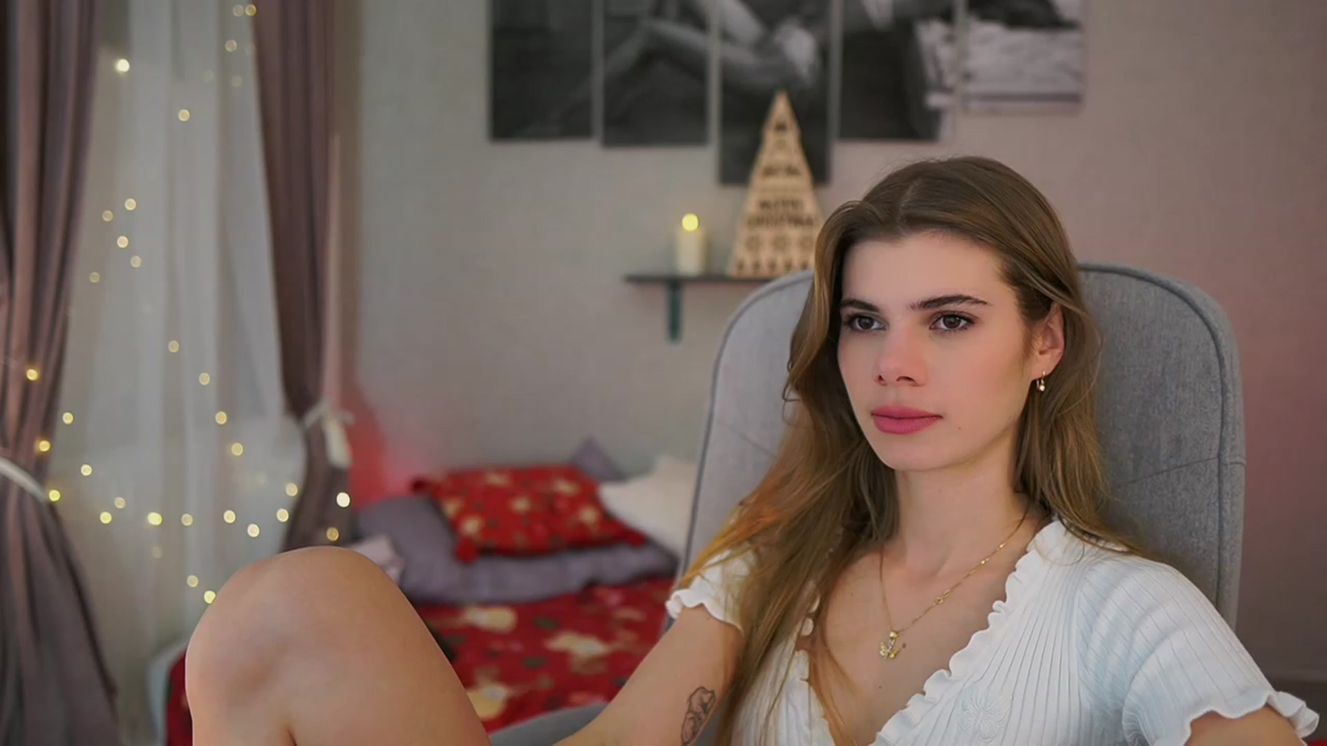 Gallery image thumbnail from RileyReid_18's myfreecams stream on, 12/20/2023, 17:43 image 4 of 20