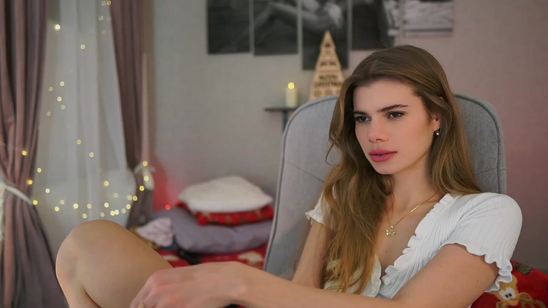 Gallery image thumbnail from RileyReid_18's myfreecams stream on, 12/20/2023, 17:43 image 12 of 20