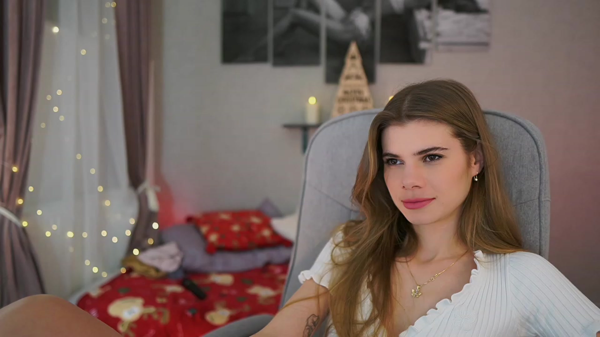 Gallery image thumbnail from RileyReid_18's myfreecams stream on, 12/20/2023, 17:43 image 6 of 20