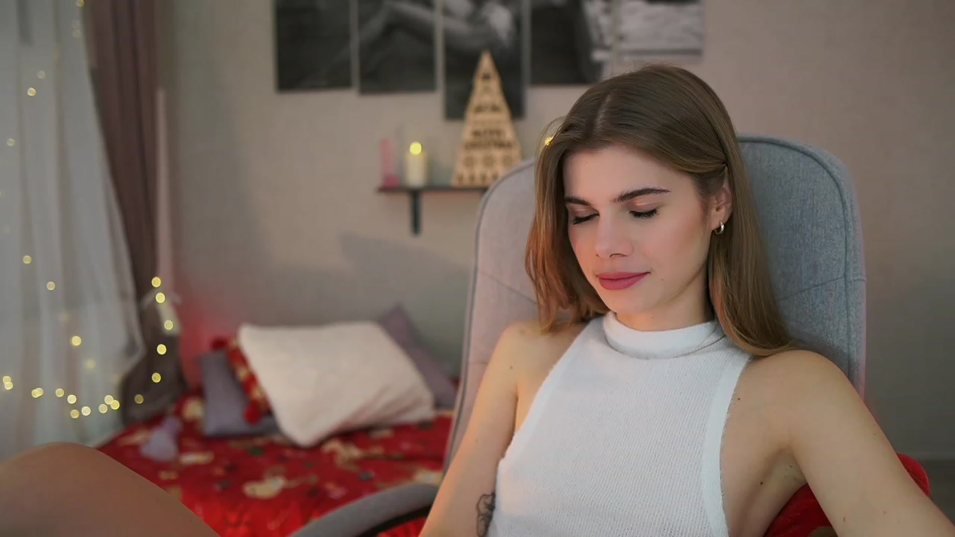 Gallery image thumbnail from RileyReid_18's myfreecams stream on, 12/23/2023, 20:54 image 4 of 20
