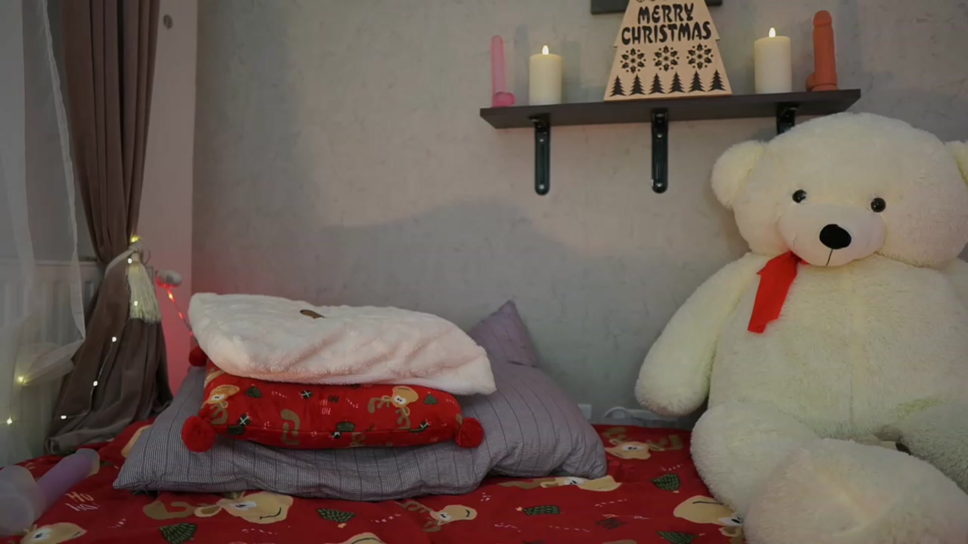 Gallery image thumbnail from RileyReid_18's myfreecams stream on, 12/23/2023, 20:54 image 1 of 20