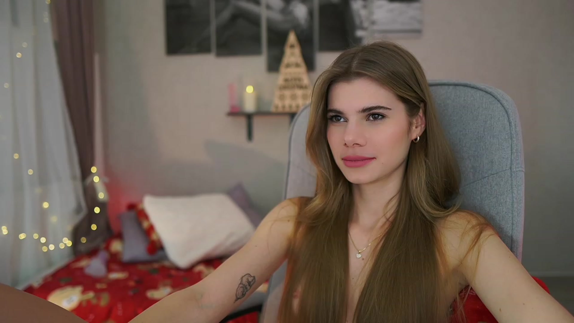 Gallery image thumbnail from RileyReid_18's myfreecams stream on, 12/23/2023, 20:54 image 7 of 20