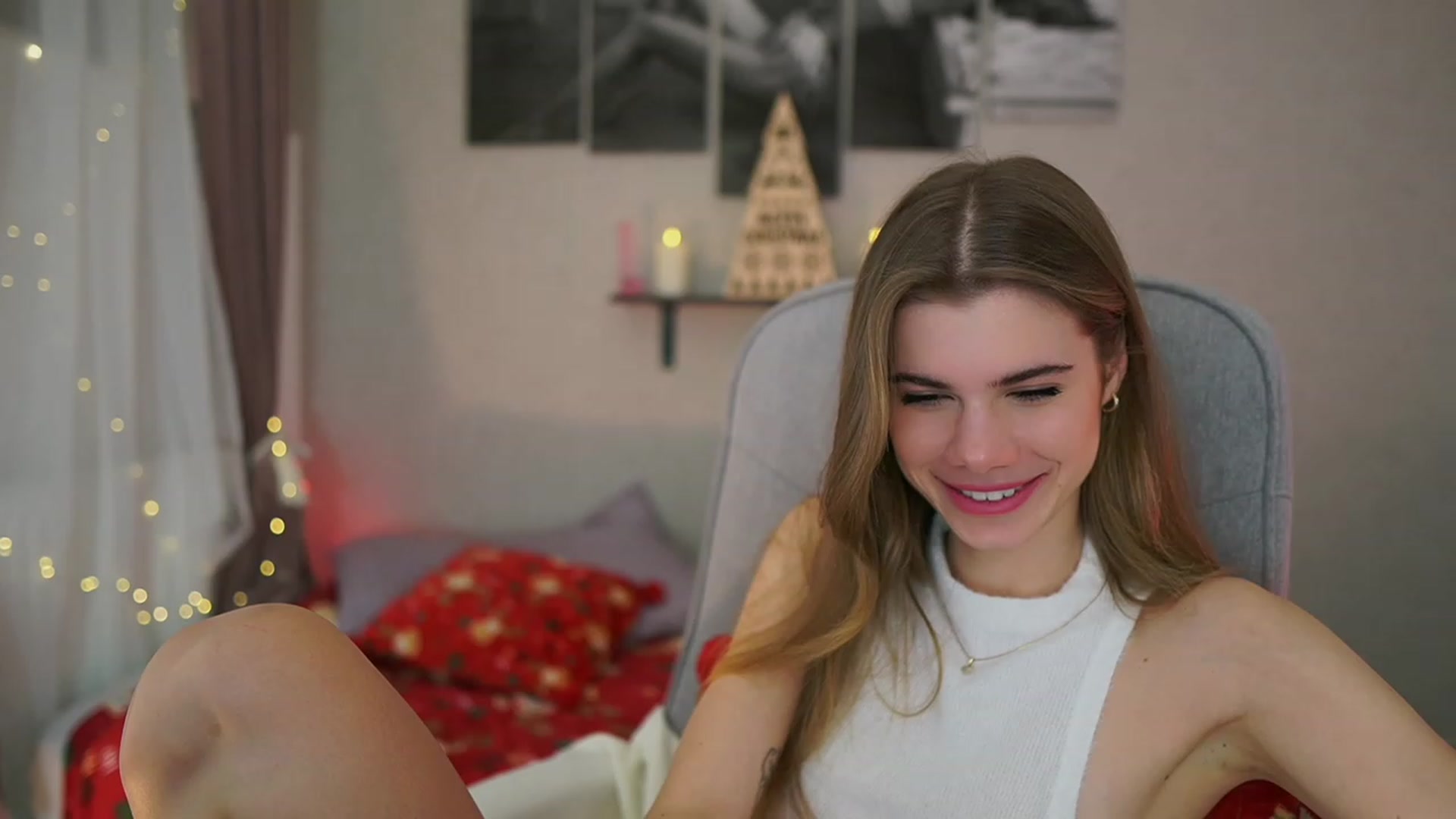 Gallery image thumbnail from RileyReid_18's myfreecams stream on, 12/23/2023, 22:36 image 8 of 20