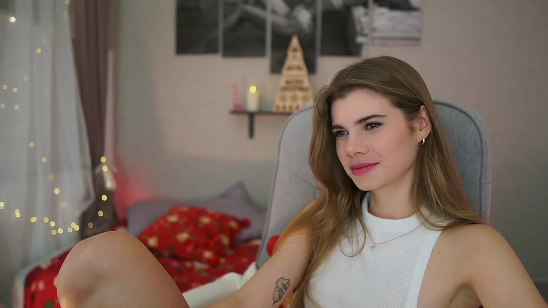 Gallery image thumbnail from RileyReid_18's myfreecams stream on, 12/23/2023, 22:36 image 7 of 20