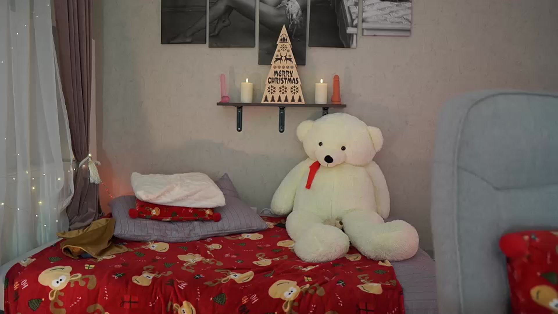Gallery image thumbnail from RileyReid_18's myfreecams stream on, 12/24/2023, 12:43 image 1 of 20