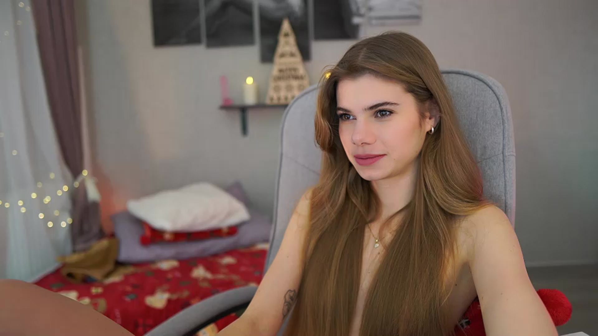 Gallery image thumbnail from RileyReid_18's myfreecams stream on, 12/24/2023, 13:38 image 5 of 20
