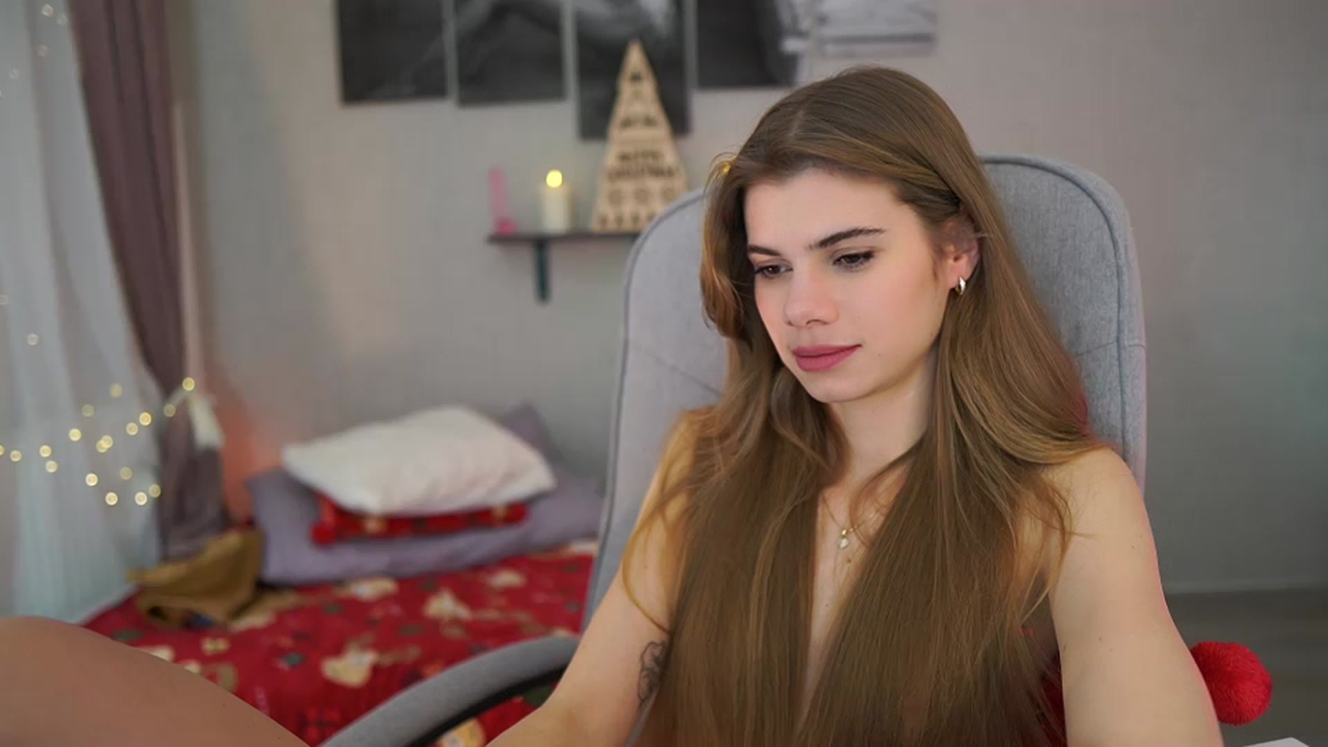 Gallery image thumbnail from RileyReid_18's myfreecams stream on, 12/24/2023, 13:38 image 3 of 20