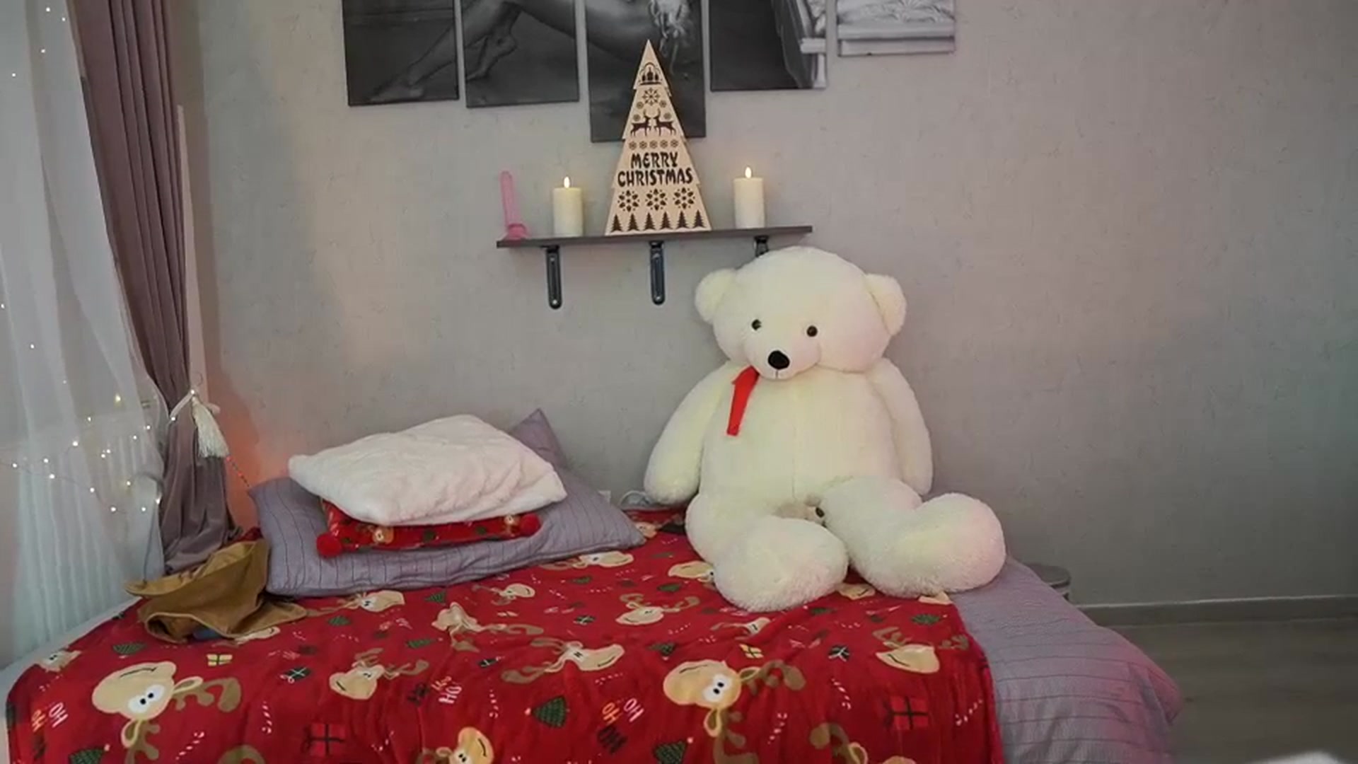 Gallery image thumbnail from RileyReid_18's myfreecams stream on, 12/24/2023, 13:38 image 6 of 20
