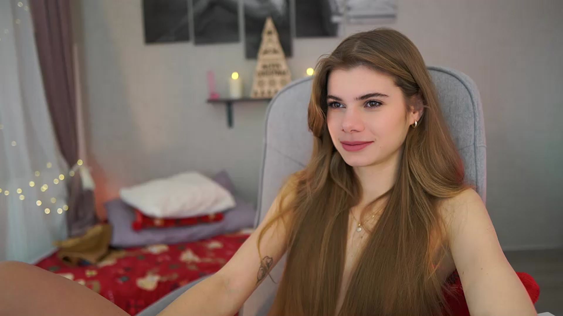 Gallery image thumbnail from RileyReid_18's myfreecams stream on, 12/24/2023, 13:38 image 4 of 20