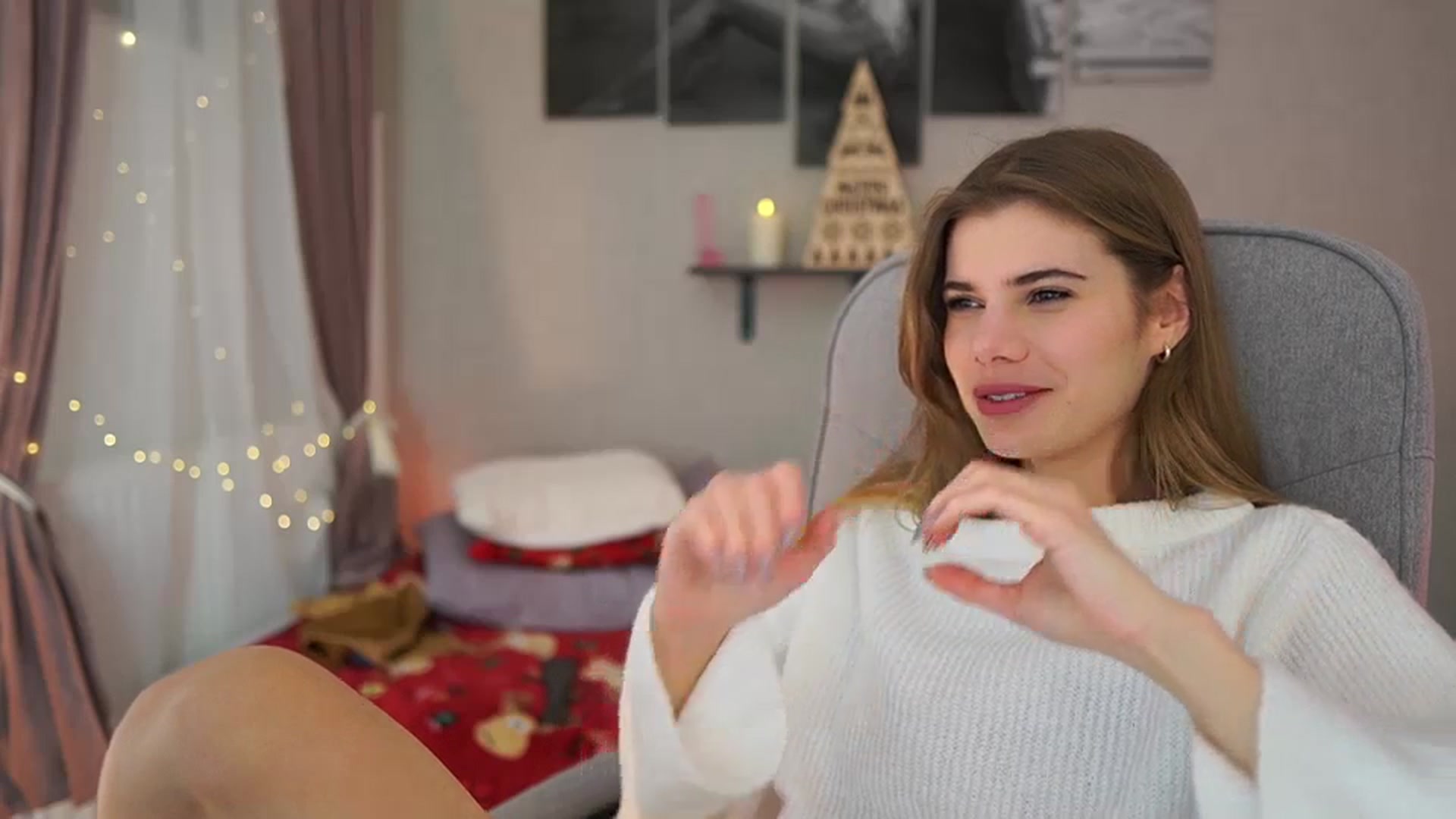 Gallery image thumbnail from RileyReid_18's myfreecams stream on, 12/24/2023, 14:32 image 12 of 20