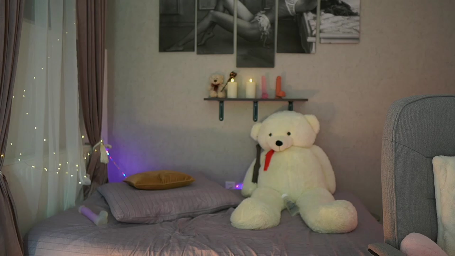 Gallery image thumbnail from RileyReid_18's myfreecams stream on, 12/28/2023, 17:21 image 12 of 20